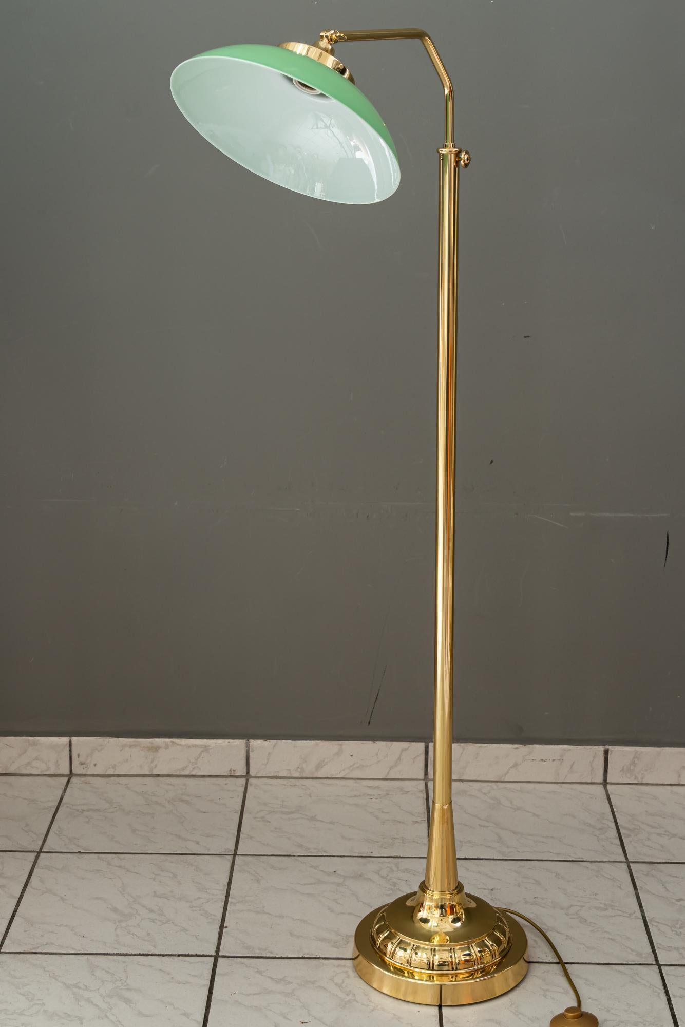 Lámpara de pie art decó viena alrededor de 1920 regulable en altura y sviweling principios del siglo XX en venta