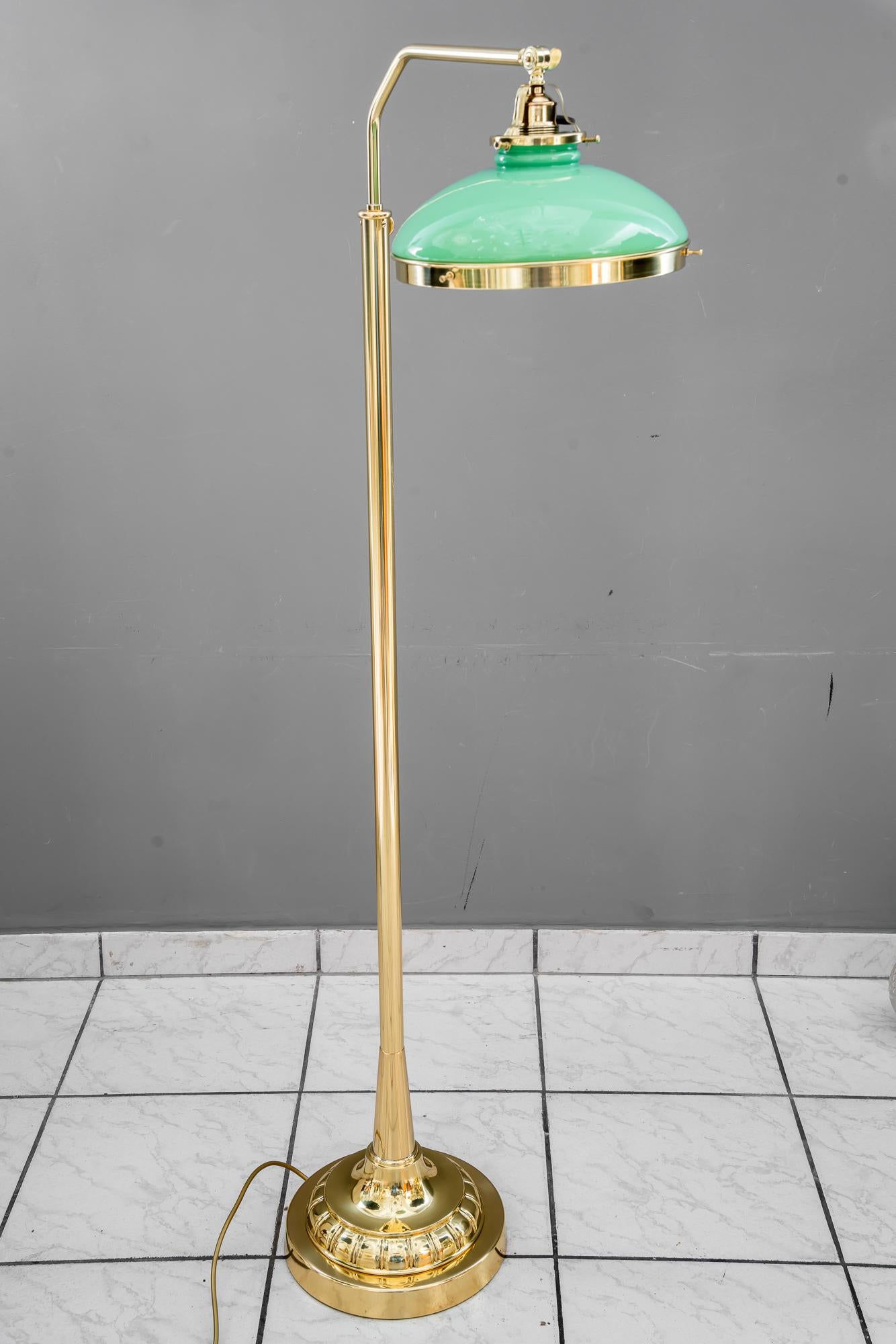 Début du 20ème siècle Lampadaire art déco ajustable et sviweling vienne vers 1920 en vente
