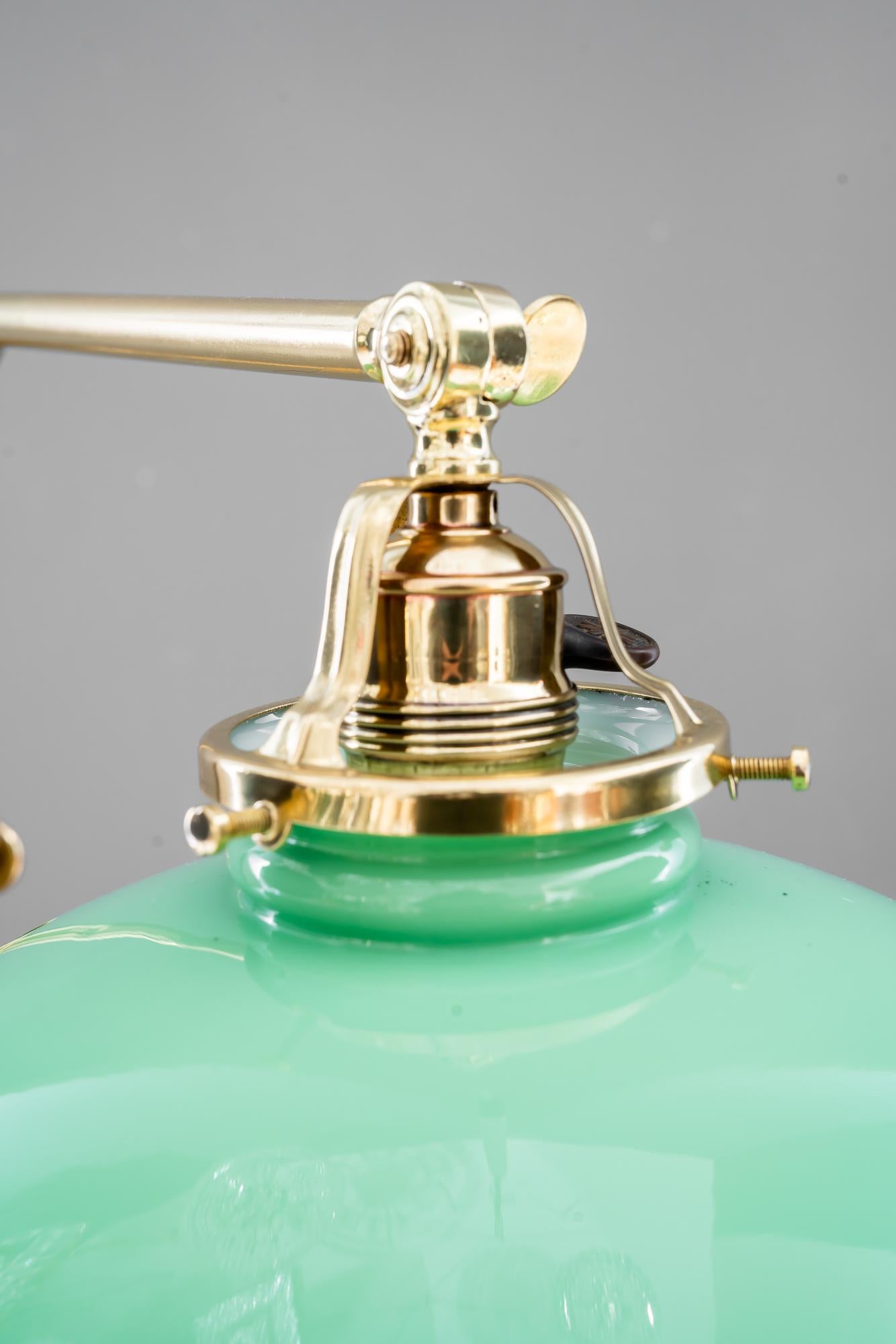 Laiton Lampadaire art déco ajustable et sviweling vienne vers 1920 en vente