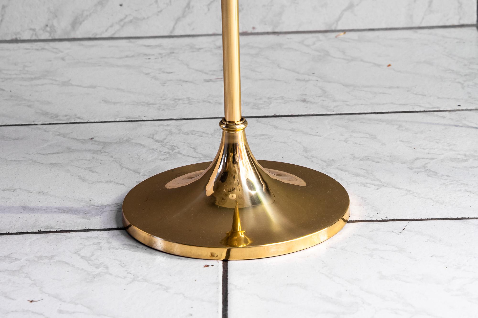 Höhenverstellbare Art Deco Stehlampe mit Opalglasschirm wien um 1920s (Art déco) im Angebot
