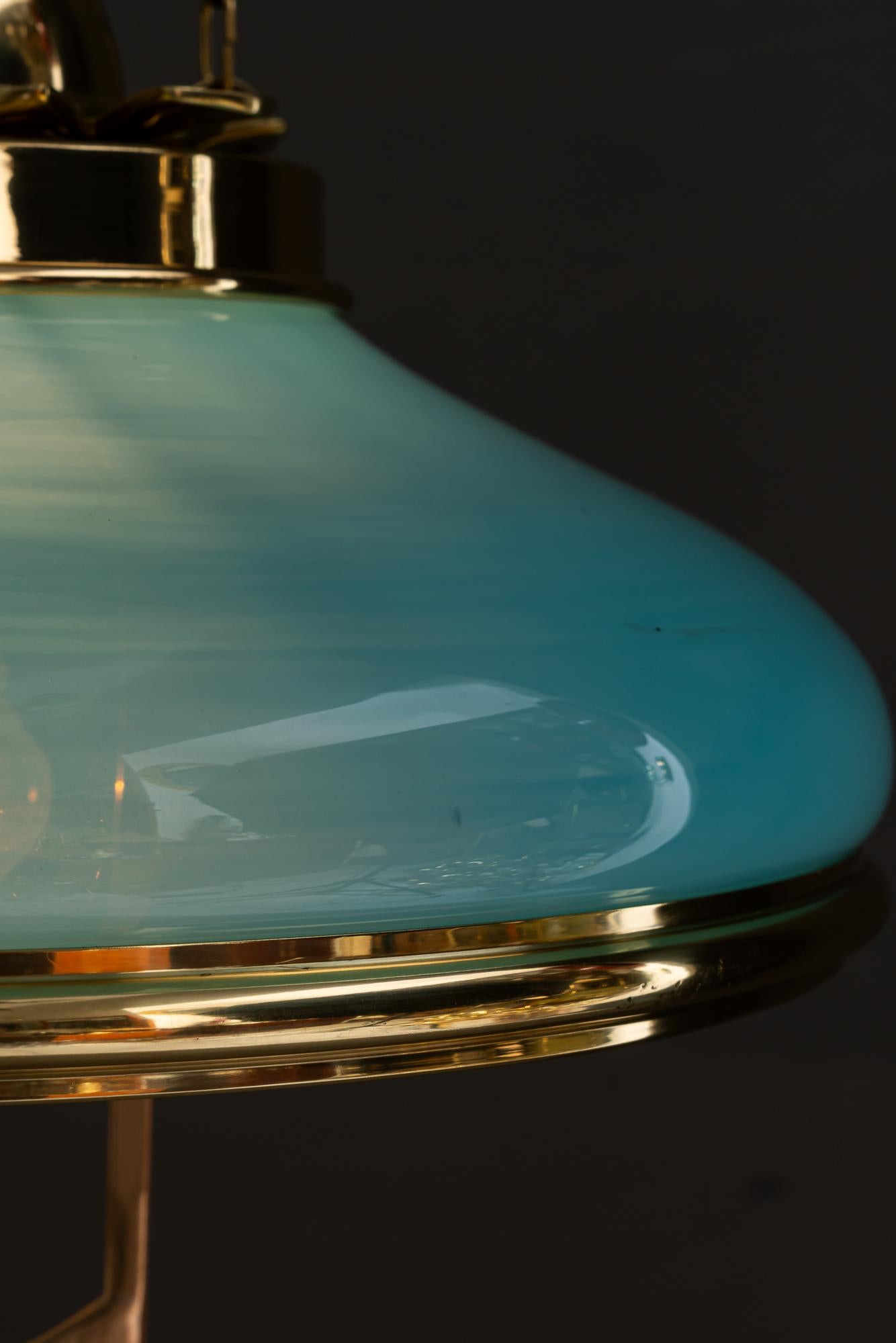 Pendente Art Déco regolabile in altezza con paralume originale in vetro opalino risalente agli anni '20 circa in vendita 12