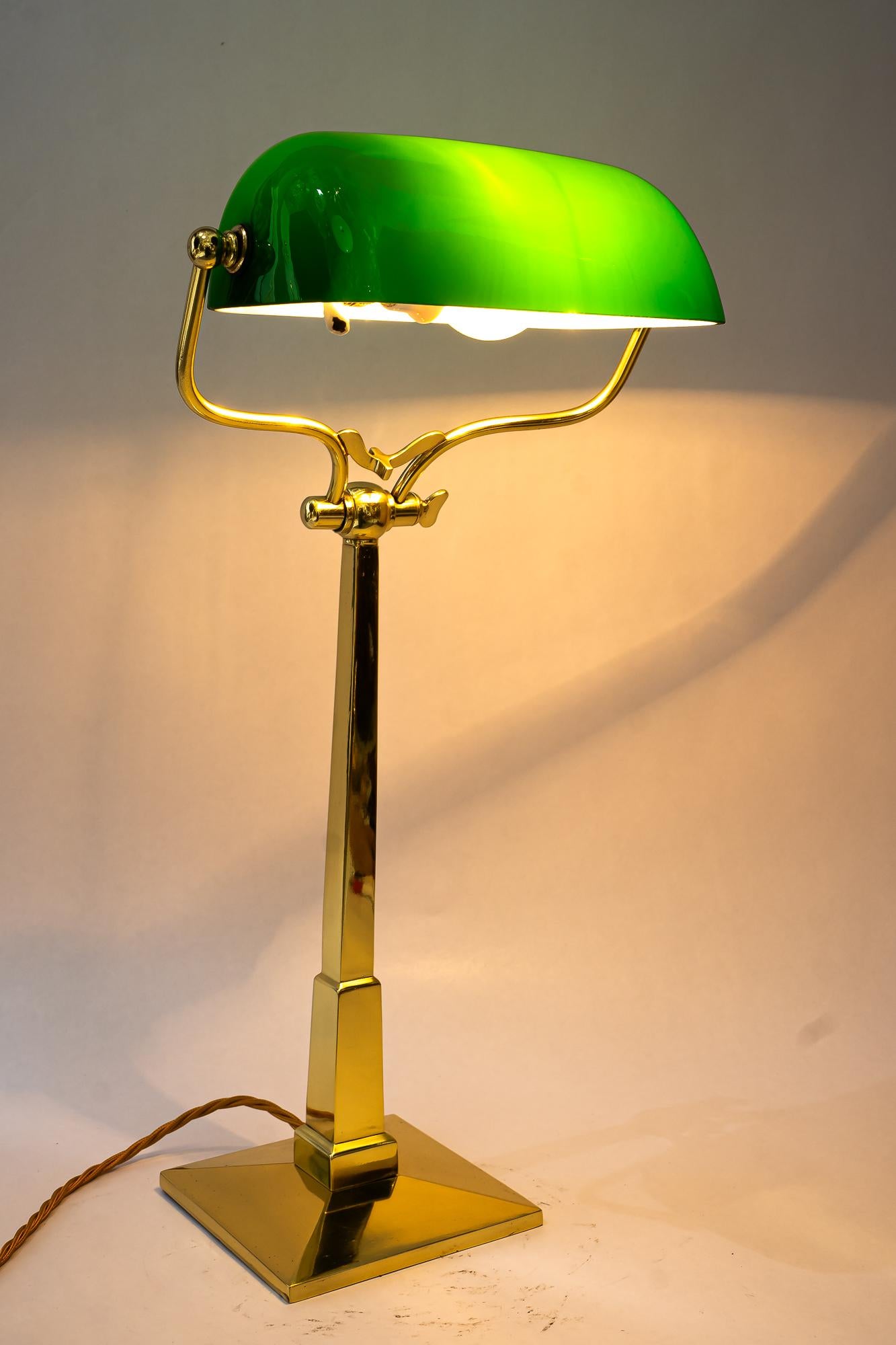 Hight adjustable art deco sviweling banker lamp vienna around 1920s For Sale 5