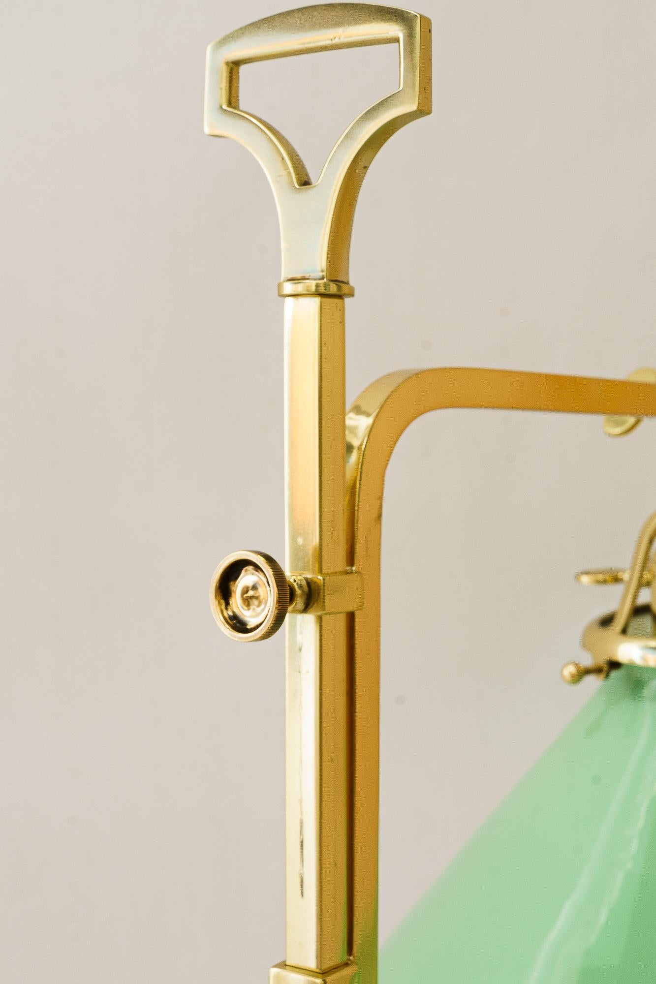 Hight adjustable art Deco Table lamp with glass shade vienna around 1920s In Good Condition For Sale In Wien, AT