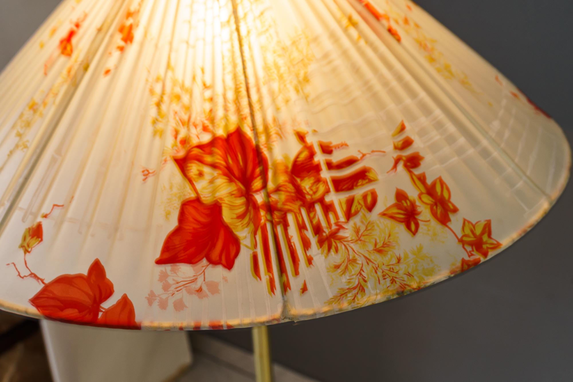 Lampada da terra ad altezza regolabile con ripiano regolabile vienna 1950 circa in vendita 3