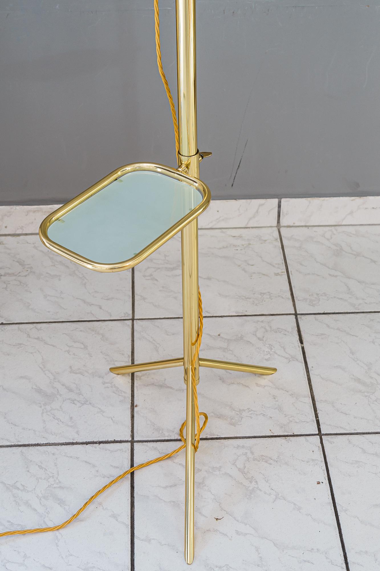 Lampada da terra ad altezza regolabile con ripiano regolabile vienna 1950 circa in vendita 7