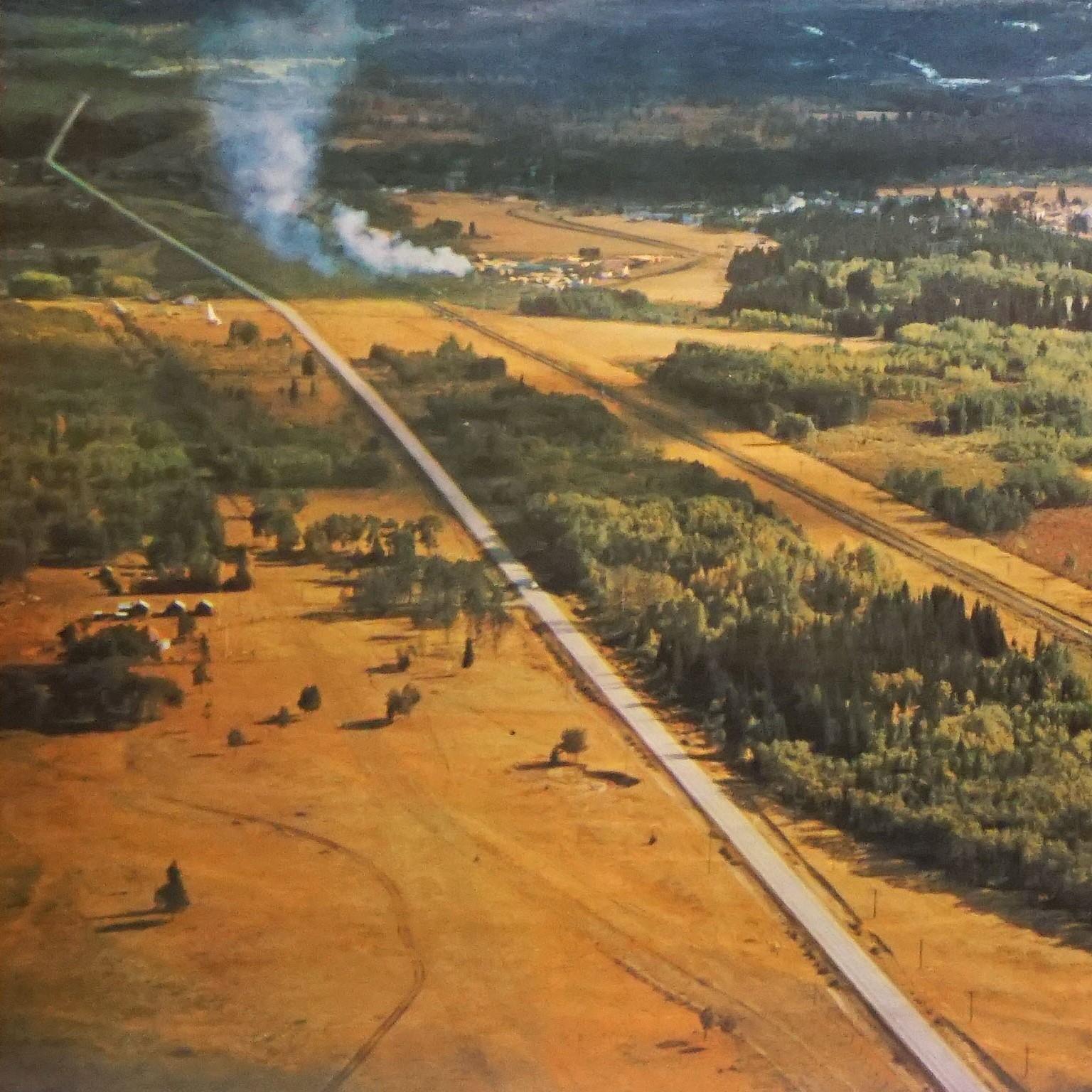 Highway at the Rocky Mountains, Vintage-Wandtafel mit gedrechselter Landschaft  (Ende des 20. Jahrhunderts) im Angebot