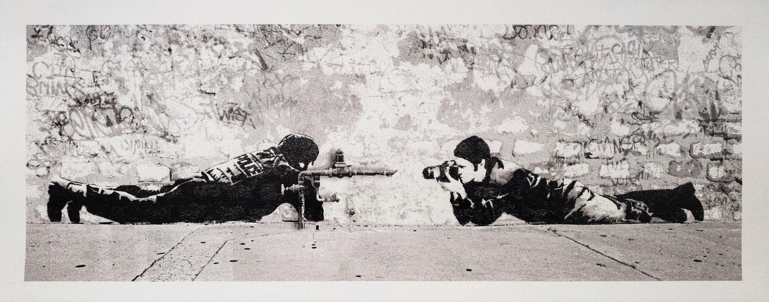 Wenn sie schießen, schießen wir, signierter und nummerierter Druck #/50 – Print von Hijack