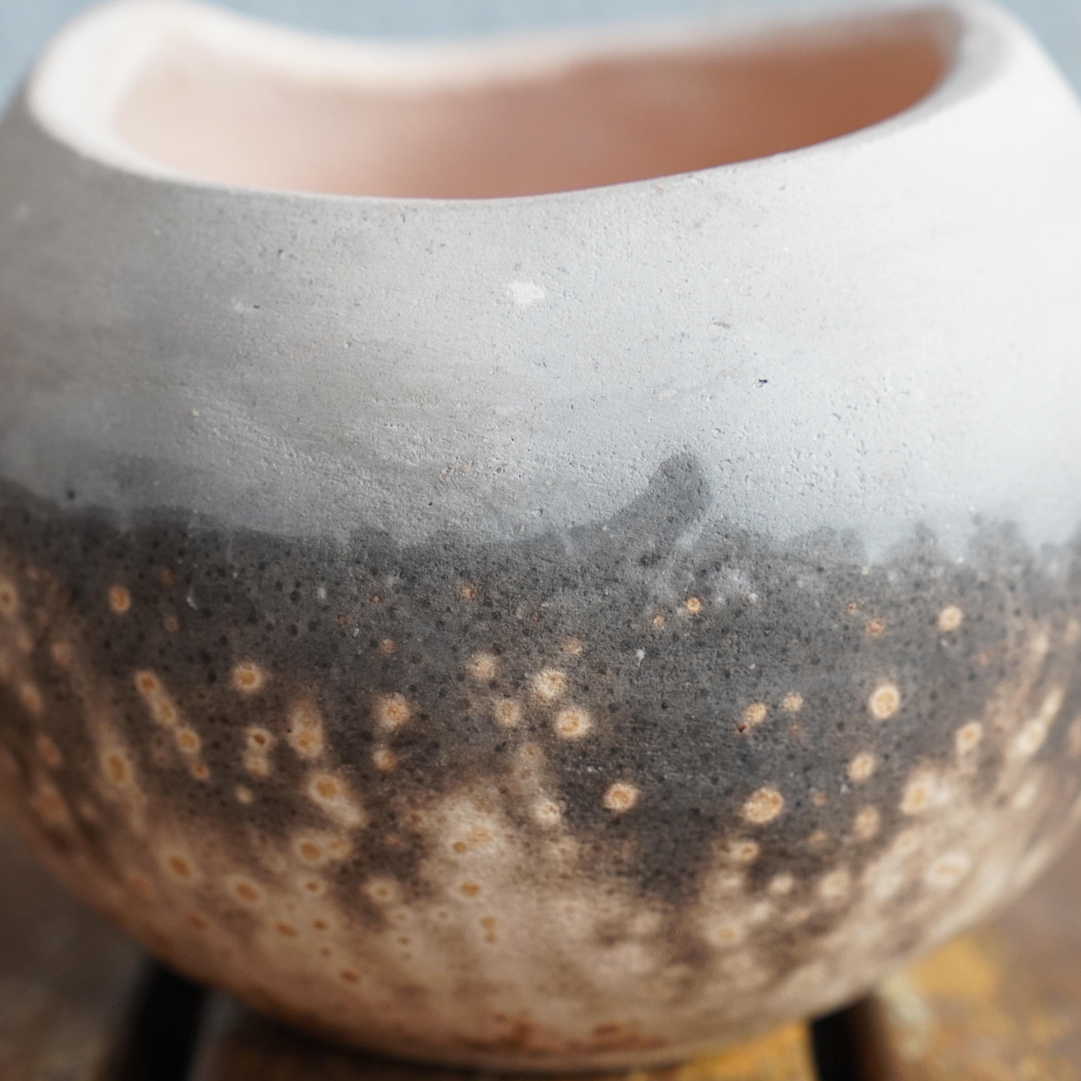 Moderne Vase en poterie Raaquu Hikari Raku - Obvara - Céramique faite à la main, Malaisie en vente