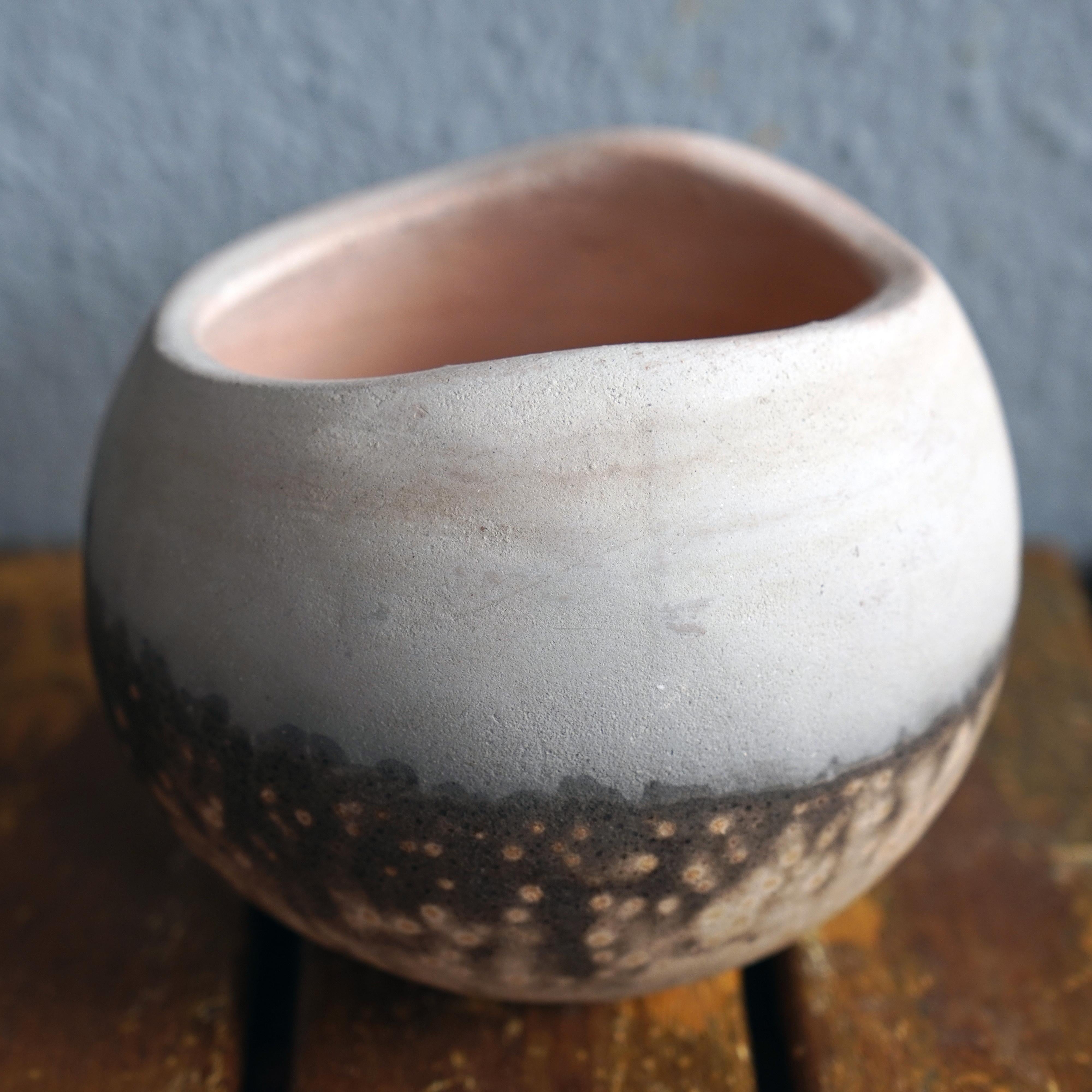 Cuit Vase en poterie Raaquu Hikari Raku - Obvara - Céramique faite à la main, Malaisie en vente