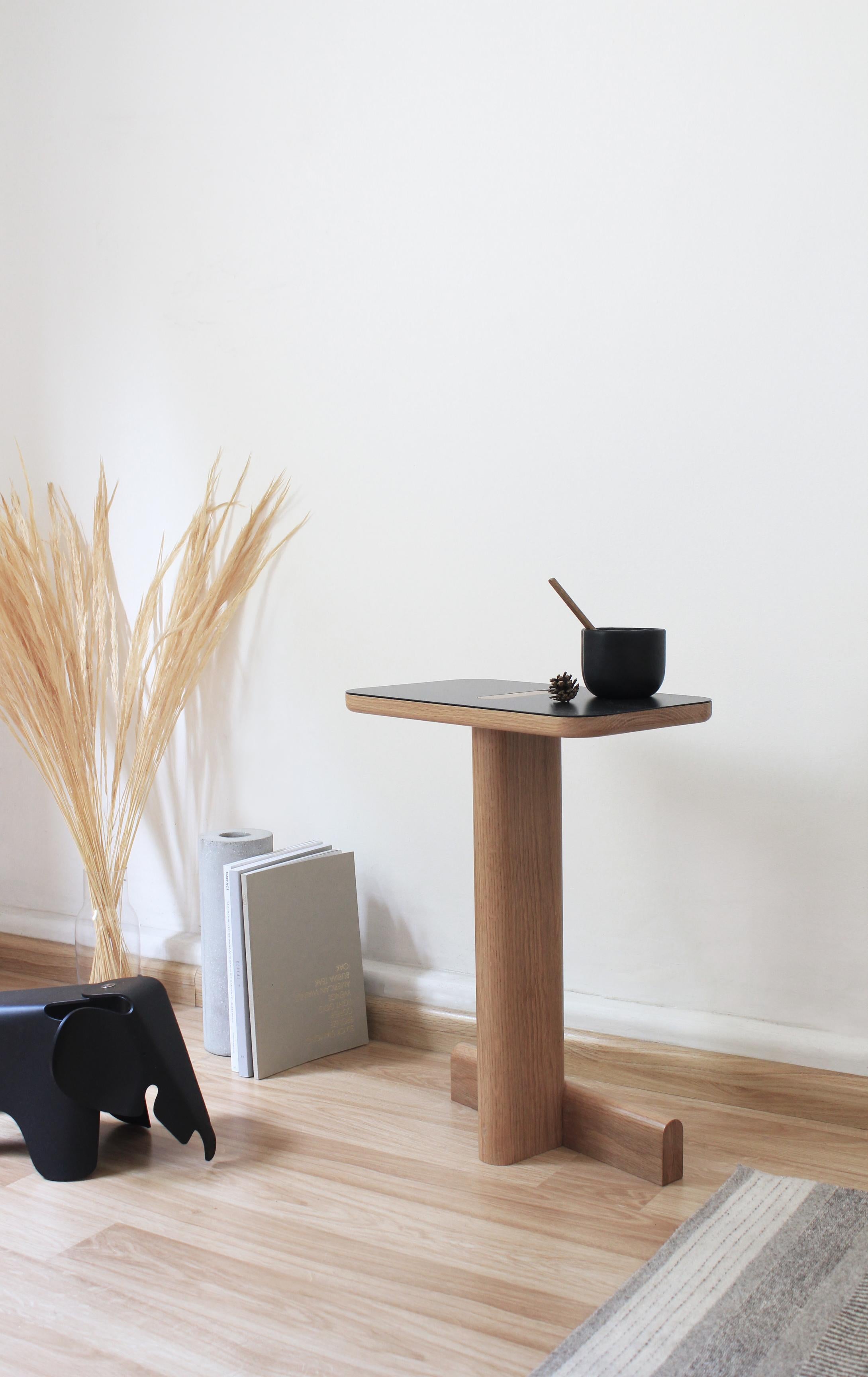 Hiko Side Table in solid white oak with 2mm black coated steel In New Condition For Sale In Mexico City, MX