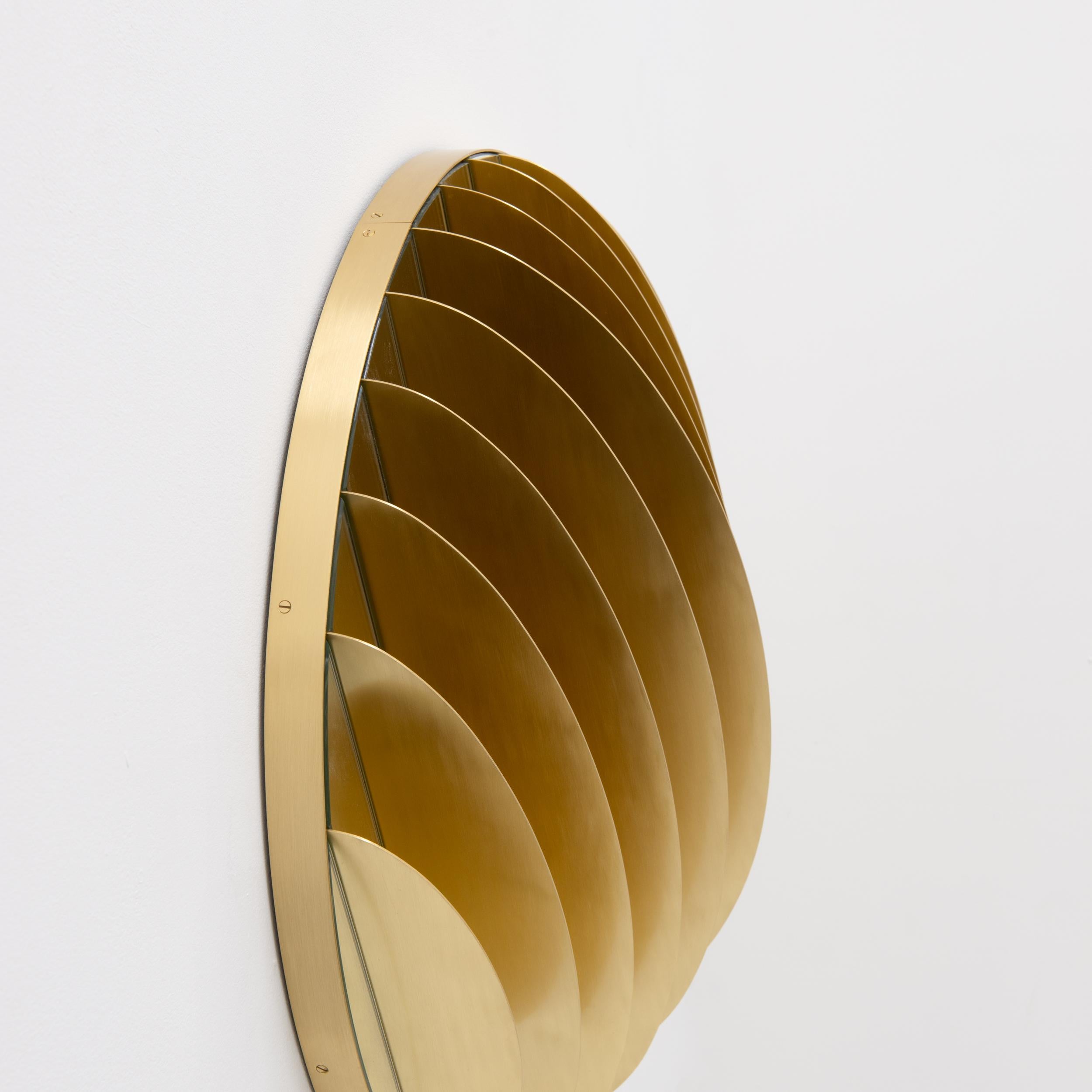Hila Sonderausgabe 3D-Designer Handcrafted Dekorative Messing-Spiegel im Angebot 1