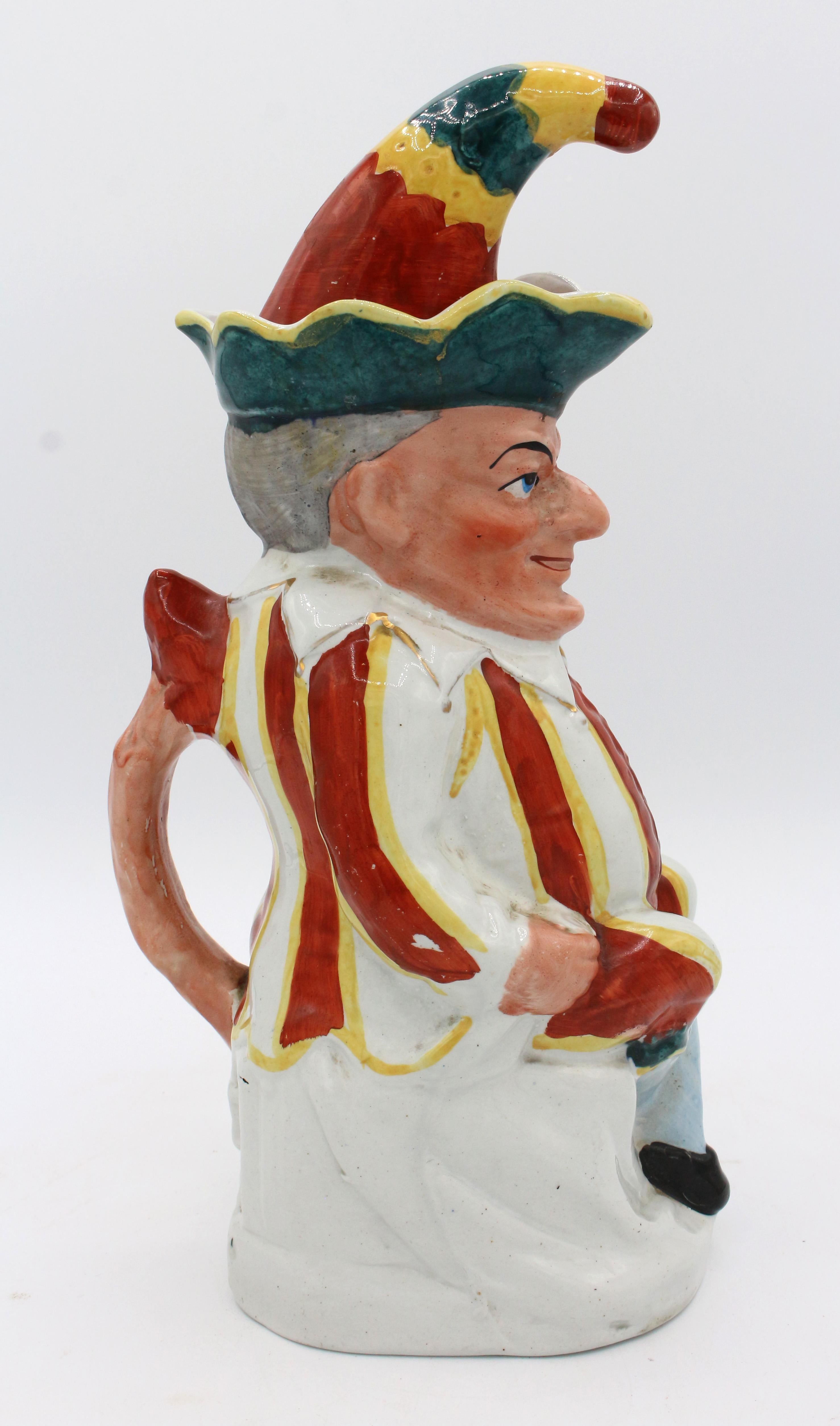 Hilarious Punch figure Toby Jug by William Machin, England, 1889-1910 In Good Condition For Sale In Chapel Hill, NC