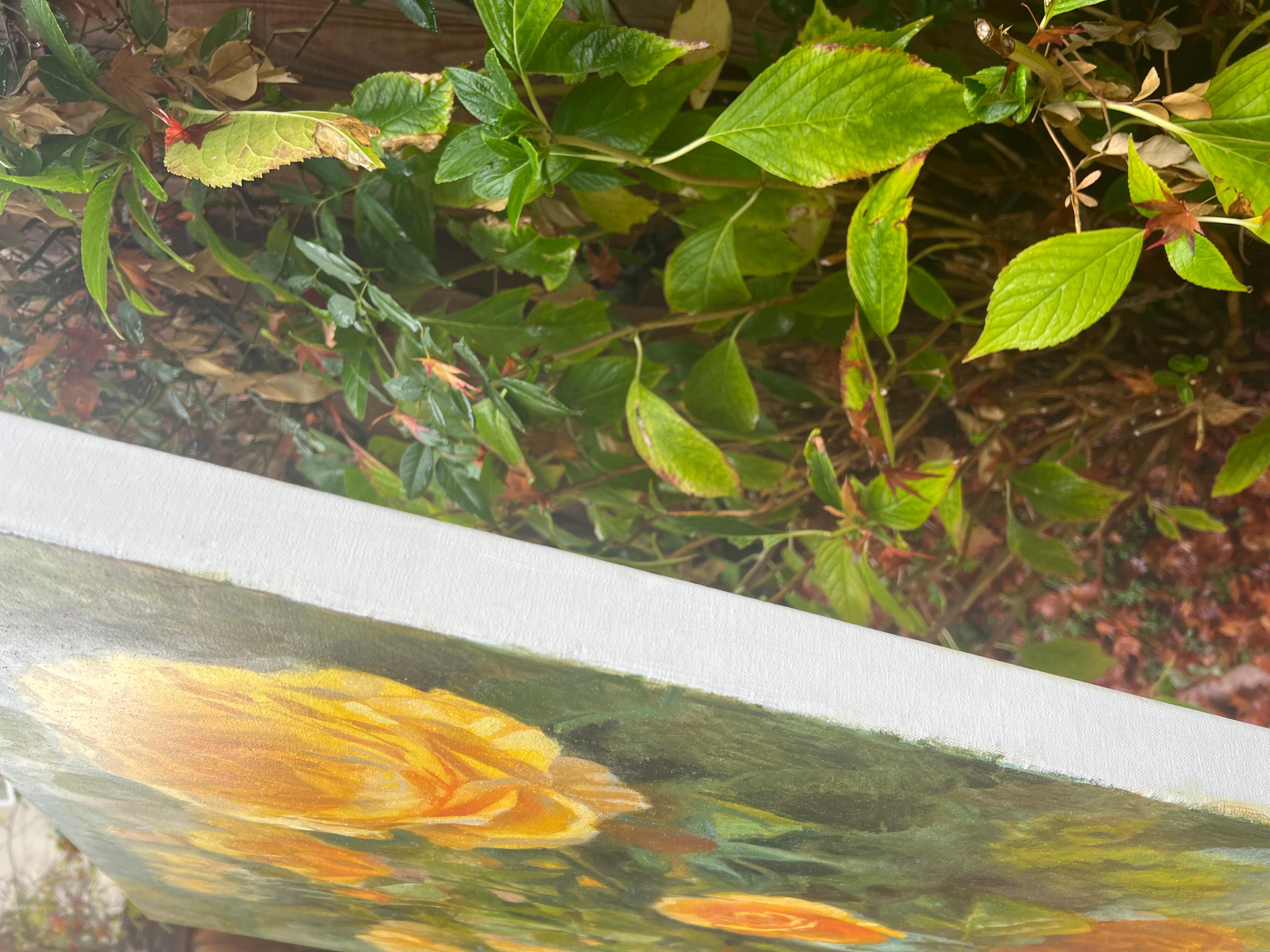 Roses dorées, peinture à l'huile - Painting de Hilary Gomes