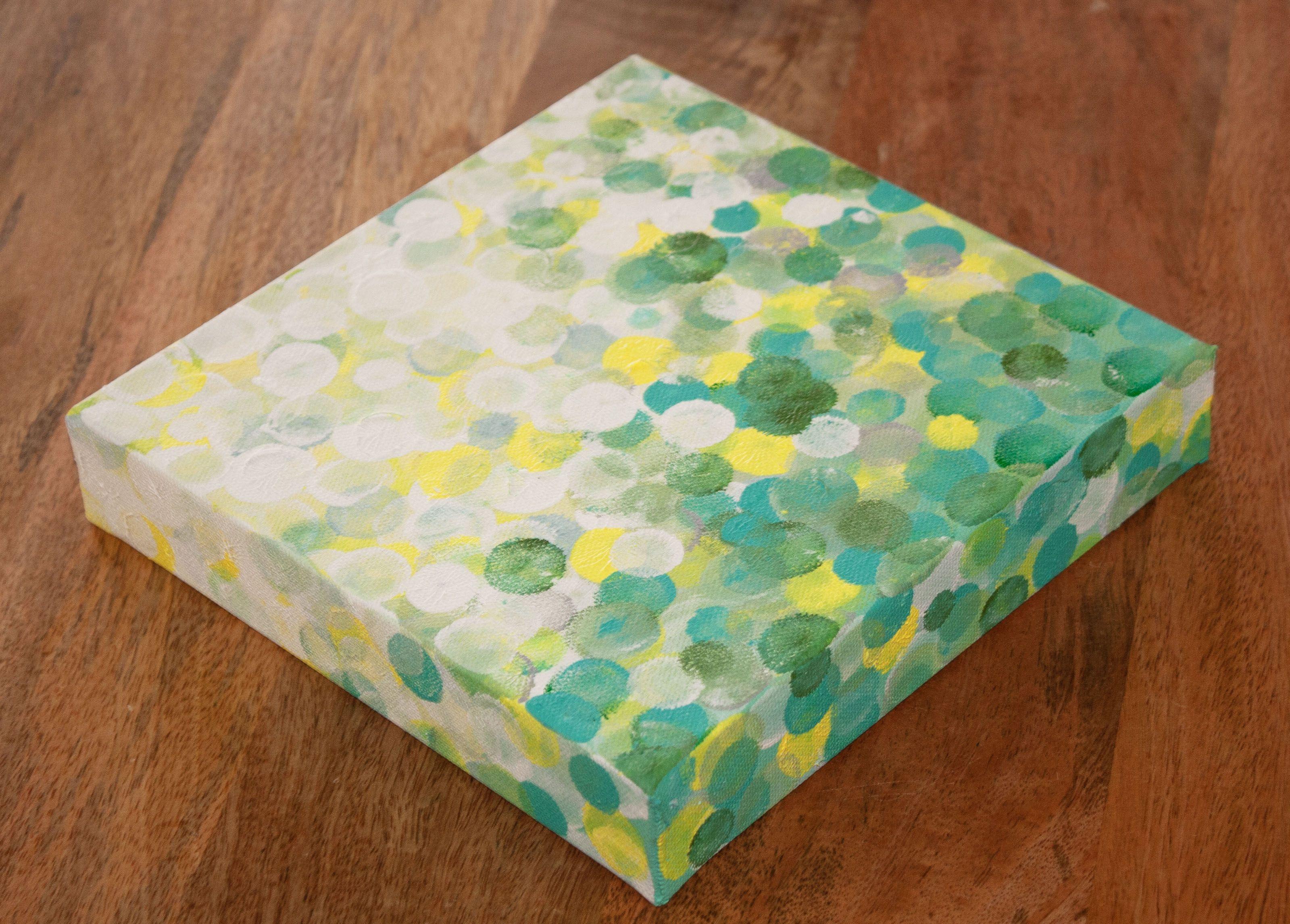 Infinito 9 es un cuadro original, creado con pintura acrílica sobre lienzo envuelto para galería. Tiene una anchura de 8 pulgadas y una altura de 8 pulgadas con una profundidad de 1,5 pulgadas (8x8x1,5).    Los colores utilizados en el cuadro son el
