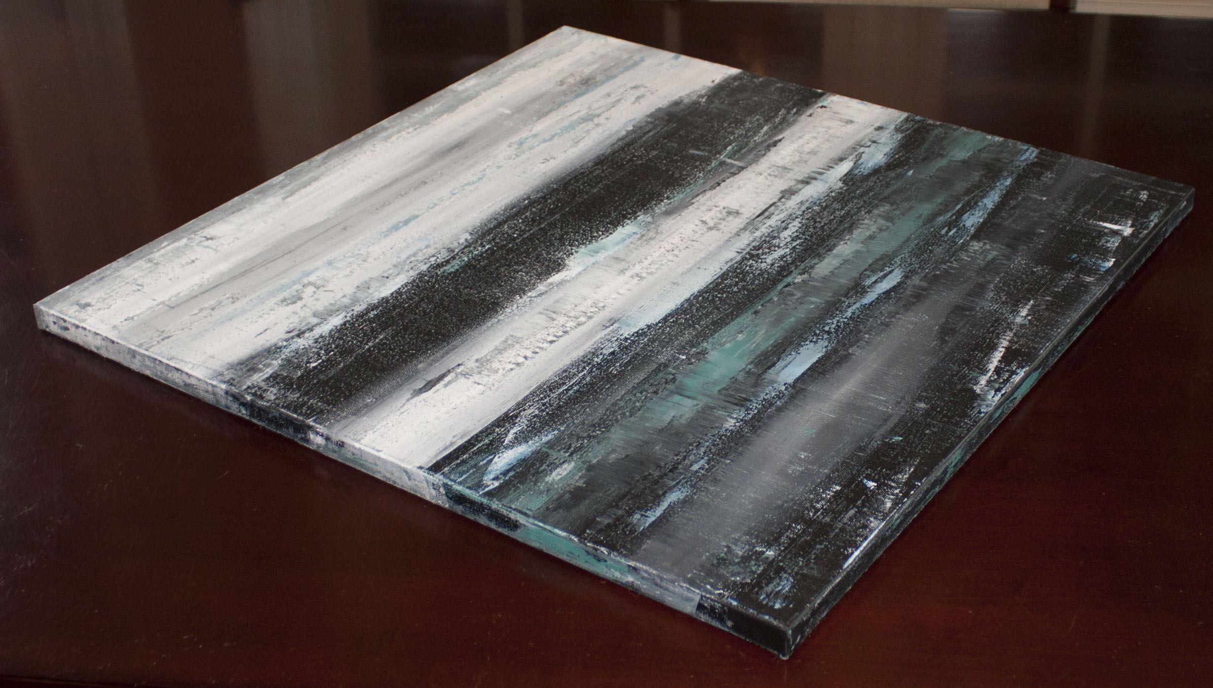 Líneas Urbanas 1 es un cuadro original, creado con pintura acrílica sobre lienzo envuelto para galería. Tiene una anchura de 24 pulgadas y una altura de 24 pulgadas con una profundidad de 1 pulgada (24x24x1).    Los colores utilizados en el cuadro