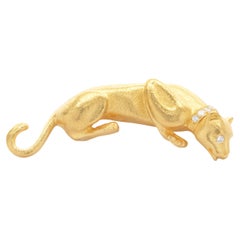 Hilat 22 Karat Yellow Gold Diamond Cat Pin
