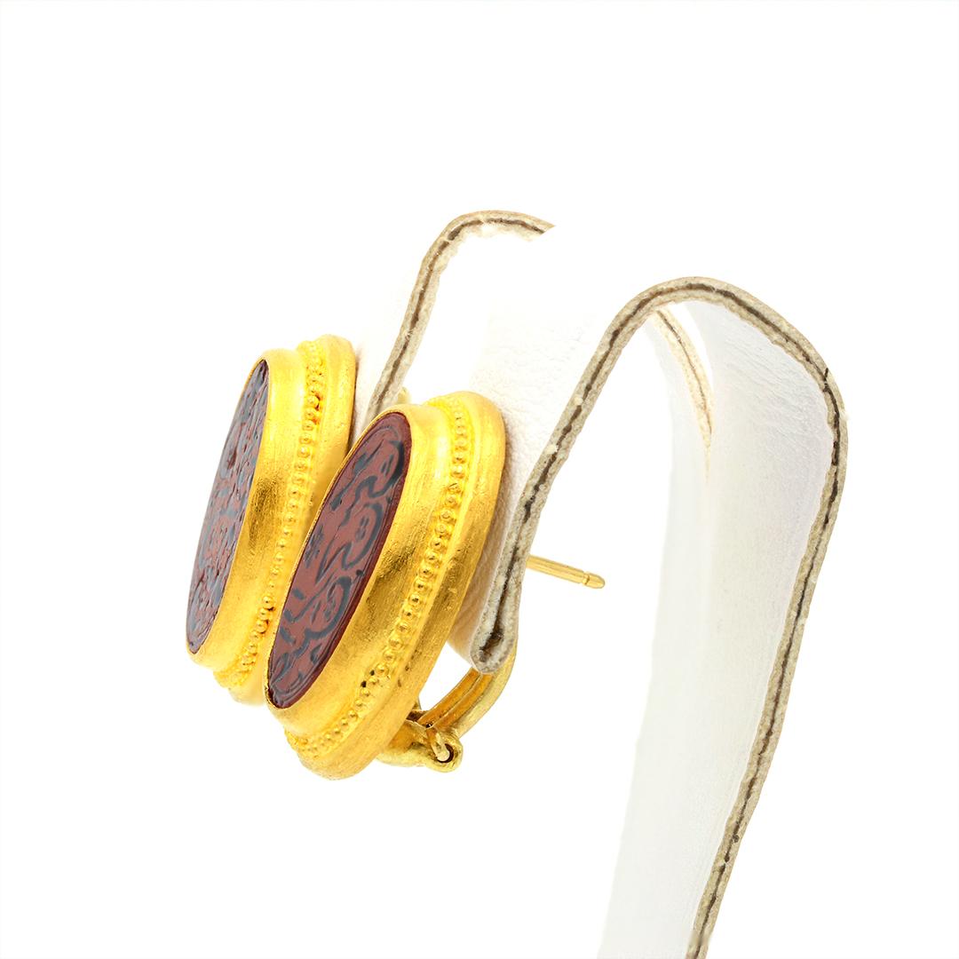Hilat 24 Karat Yellow Gold and Agate Earrings In Good Condition In Dallas, TX