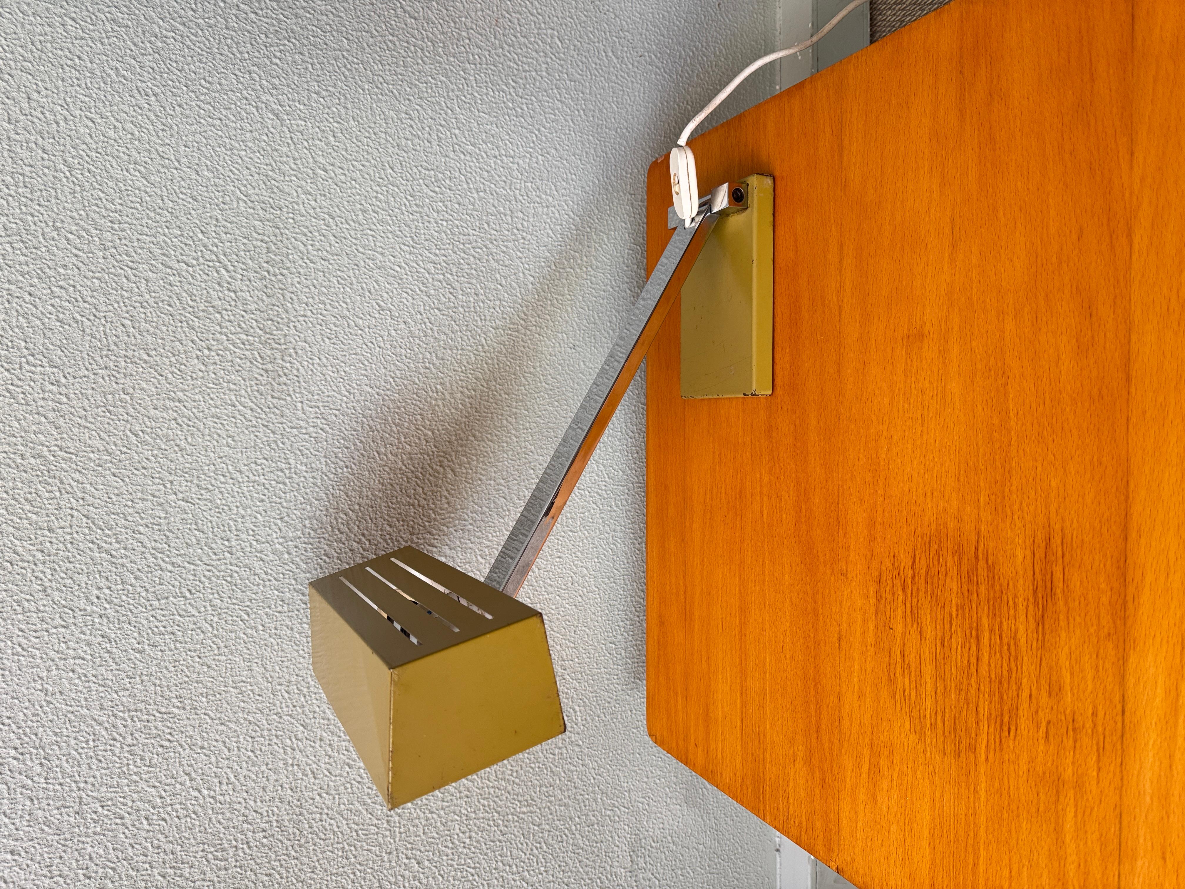 Hilbrand 1970s Geometric Table Lamp Yellow Metal Shade Chrome Stem Modernist For Sale 4