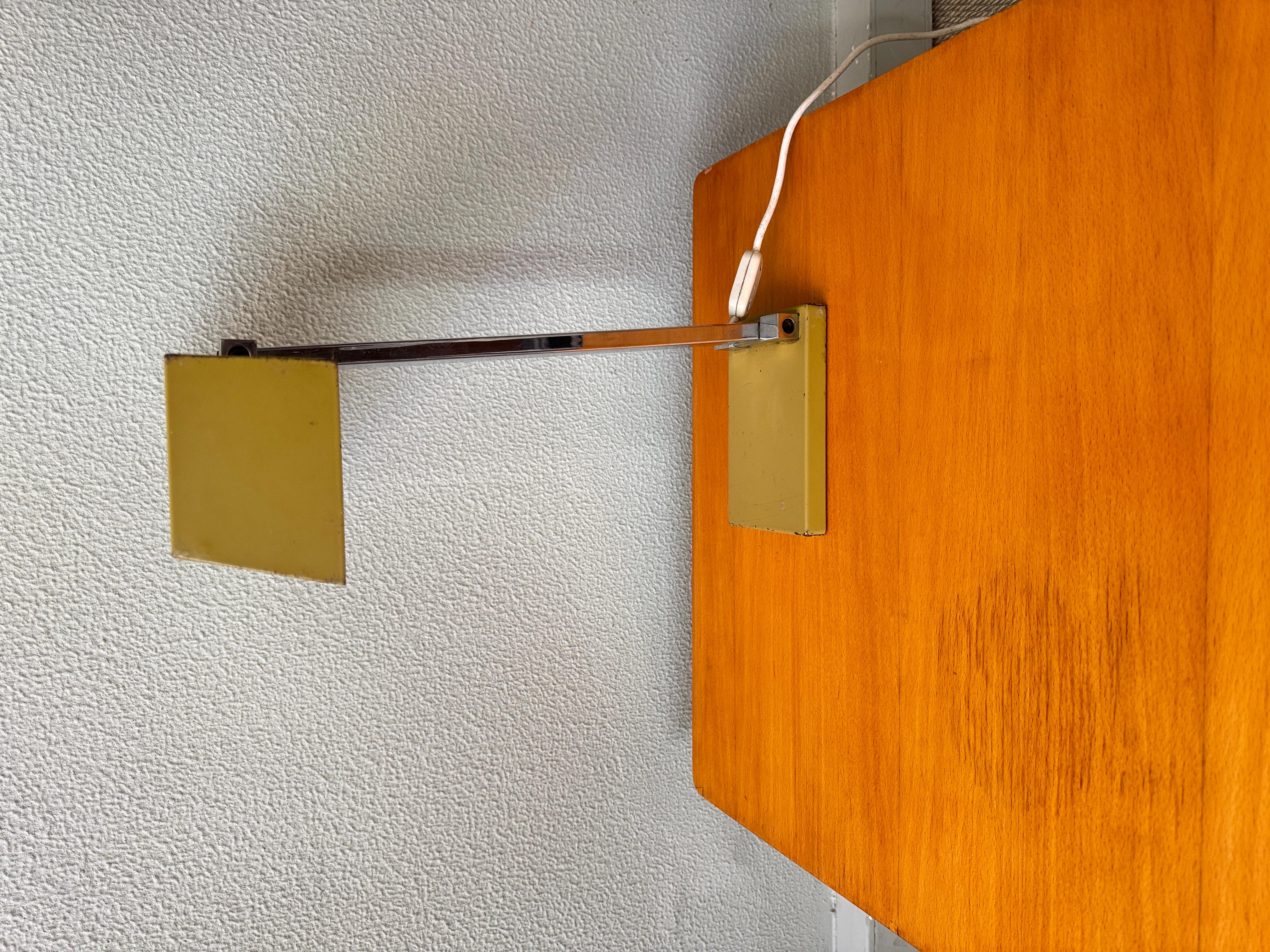 Hilbrand 1970s Geometric Table Lamp Yellow Metal Shade Chrome Stem Modernist For Sale 5