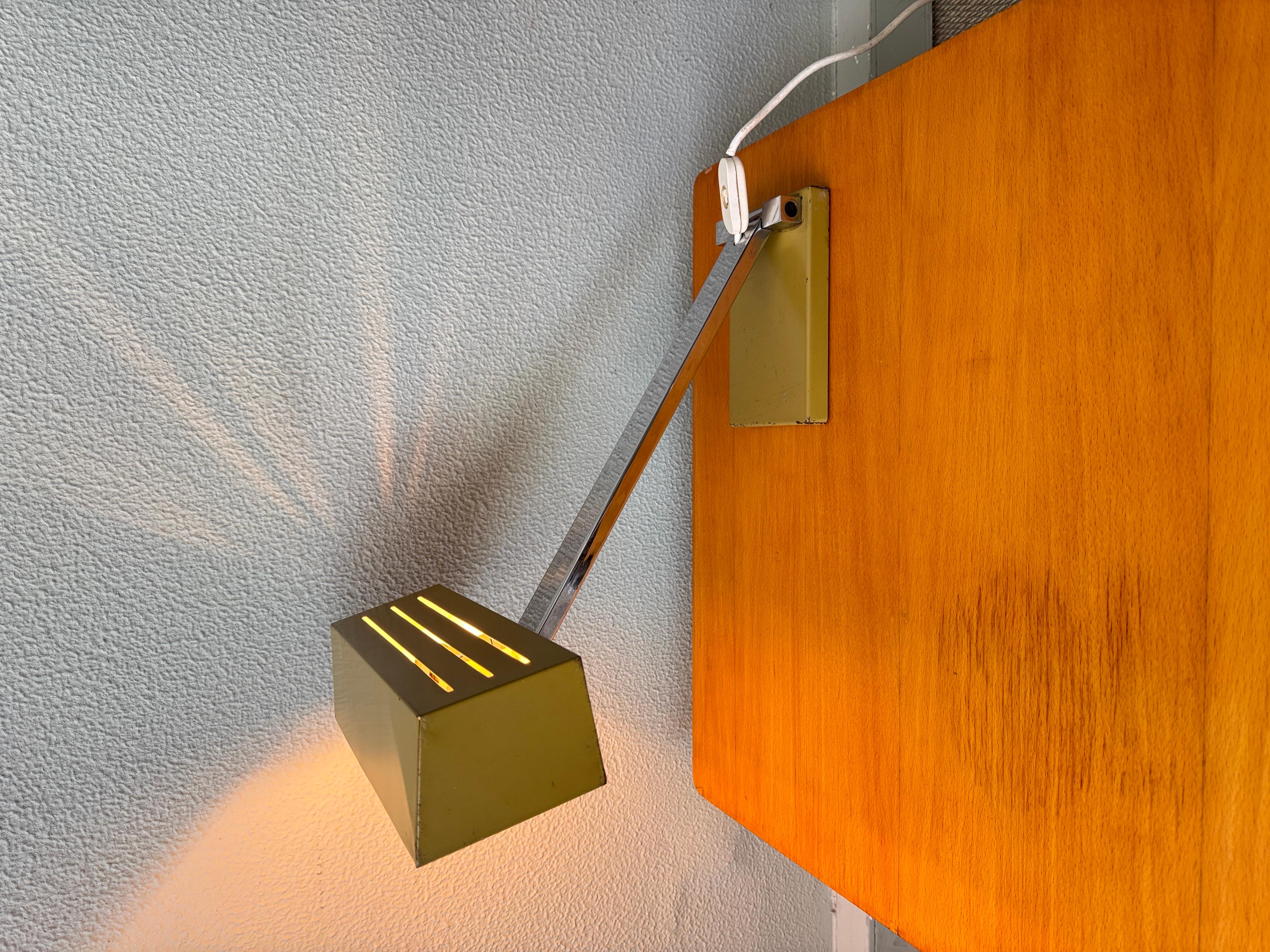 Hilbrand 1970s Geometric Table Lamp Yellow Metal Shade Chrome Stem Modernist For Sale 3