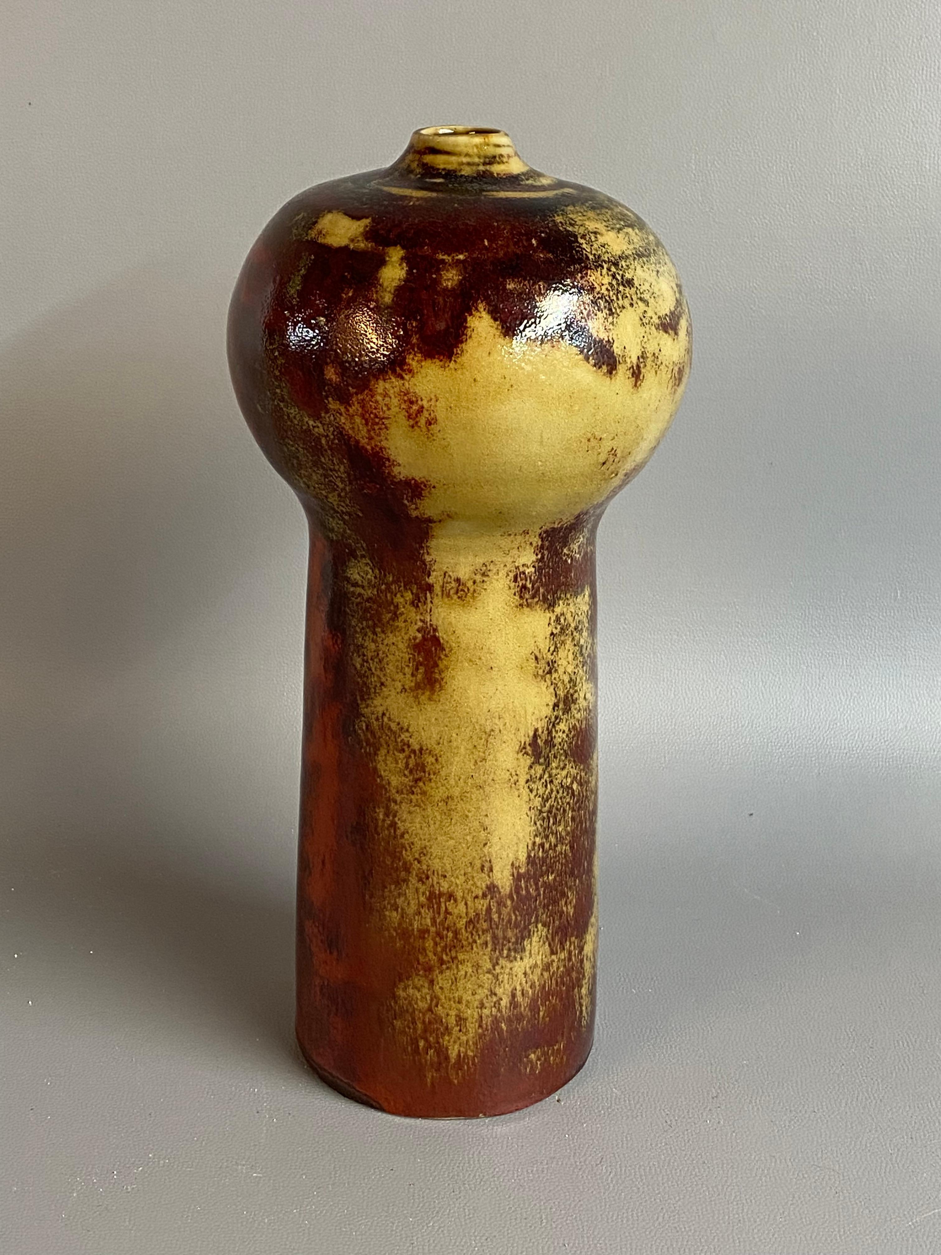 Mid-Century Modern Hildegard Storr Britz (1915-1982) Moderniste du milieu du siècle Vase en grès couleur sang-de-bœuf en vente