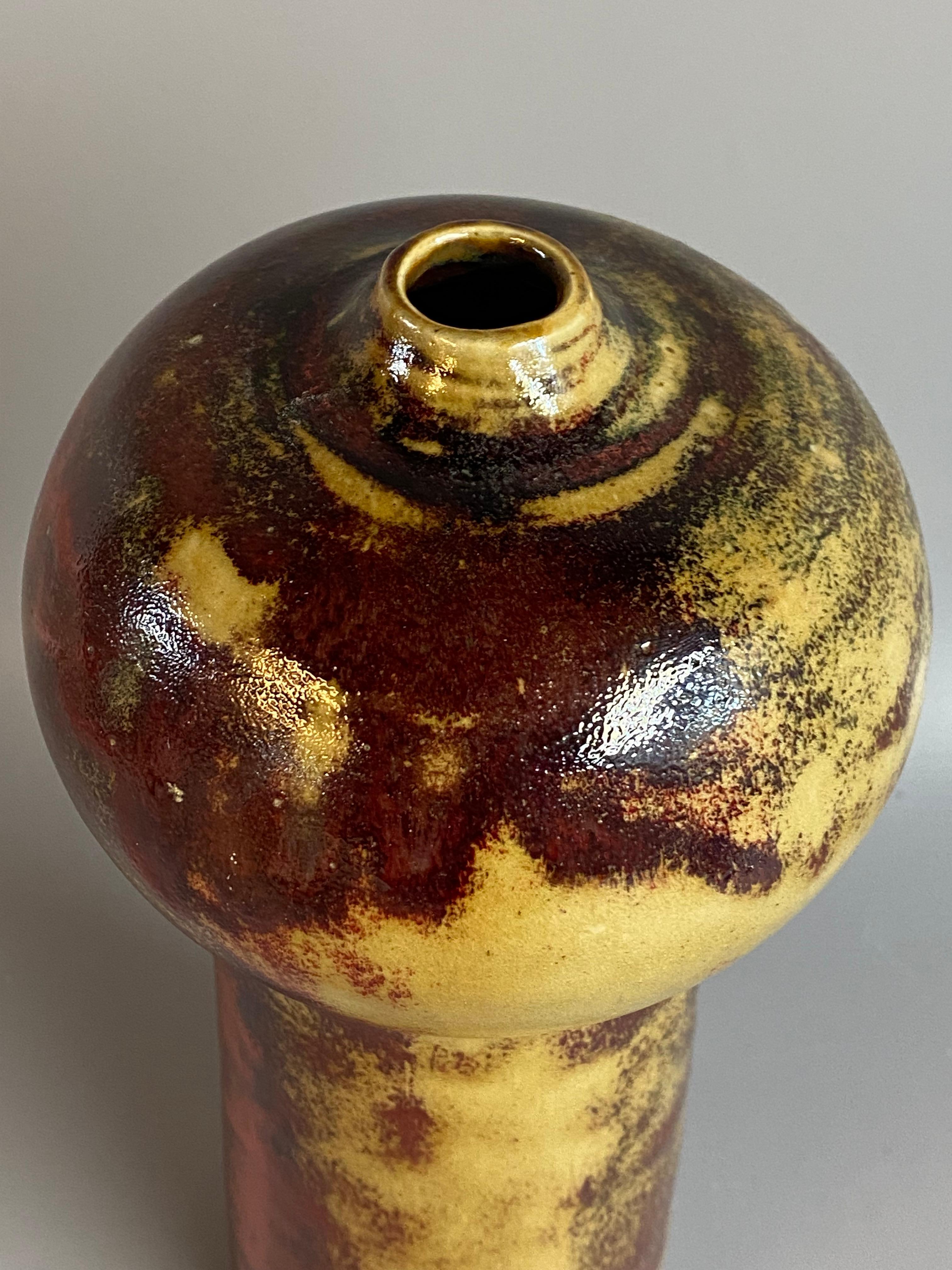 Poteries Hildegard Storr Britz (1915-1982) Moderniste du milieu du siècle Vase en grès couleur sang-de-bœuf en vente