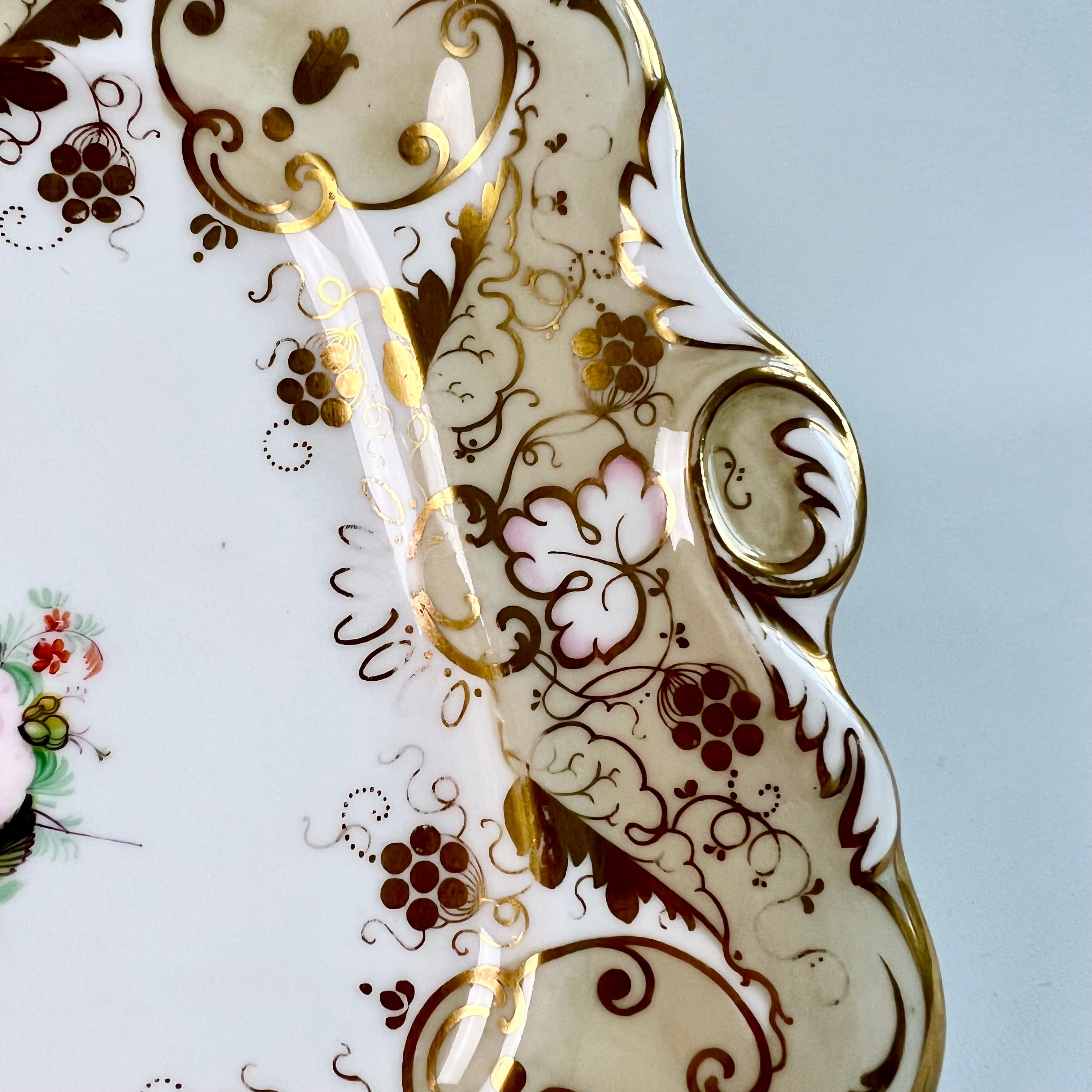 Milieu du XIXe siècle Assiette à gâteaux en porcelaine Hilditch, beige, dorée et rose saucière, vers 1830 en vente