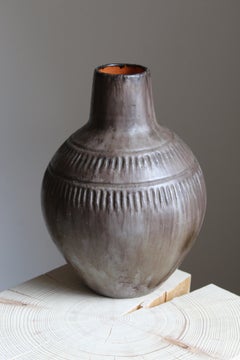 Hildur Haggård, Sizable Vase, Earthenware, Artists Studio, Sweden, c. 1930s