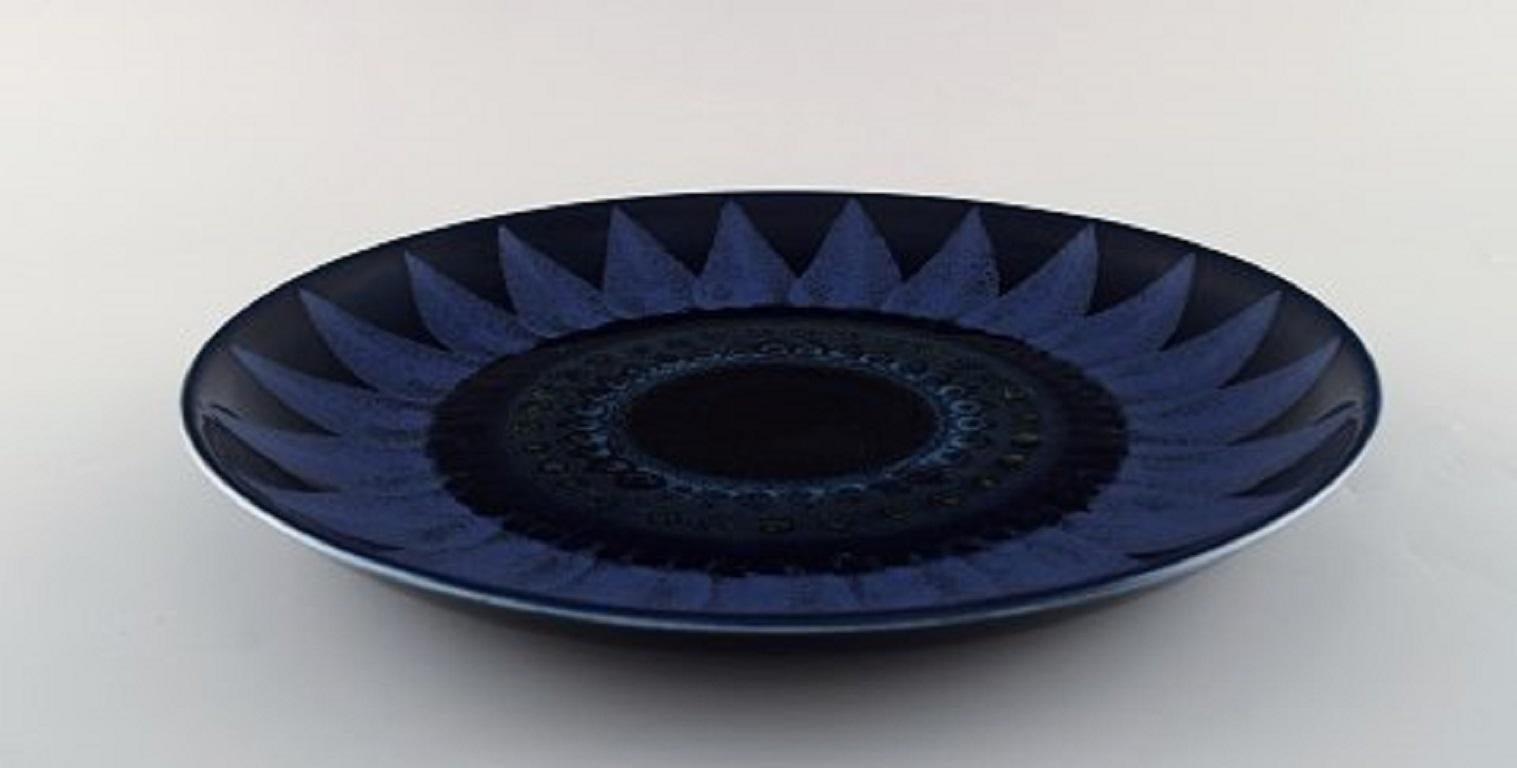 Hilkka-Liisa Ahola (1920-2009) for Arabia. Large modernist unique glazed ceramic dish with floral motif in blue shades, 1960s-1970s.
Measures: 31.5 x 3.5 cm.
In very good condition.
Signed.