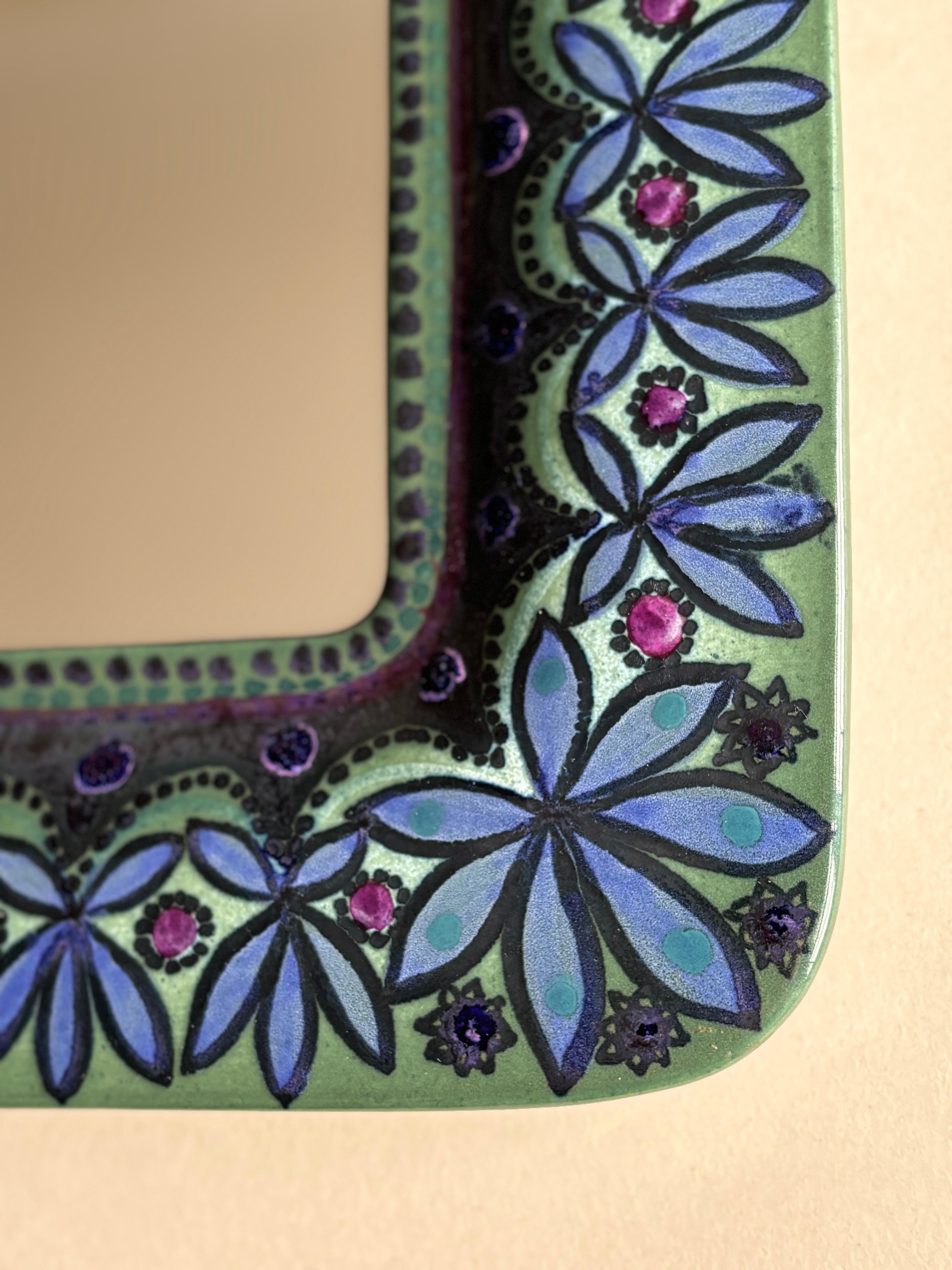 Hilkka-Liisa Ahola Espejo de cerámica floral para Arabia, Finlandia, años 50 Pintado a mano