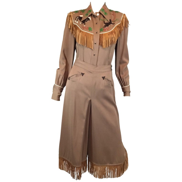 Hillbilly Westerns 1940s Fringed Garbradine Western Cowgirl Outfit at  1stDibs | fringe cowgirl outfit, 1940s western fashion, vintage cowgirl  outfit