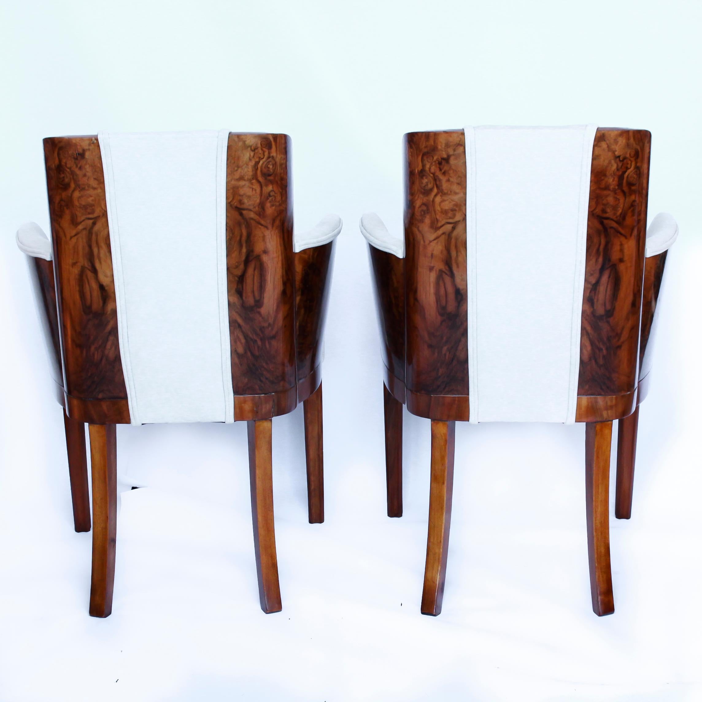 Mid-20th Century Art Deco 8-Seat Dining Suite by Hille in Walnut Veneer London England 1930
