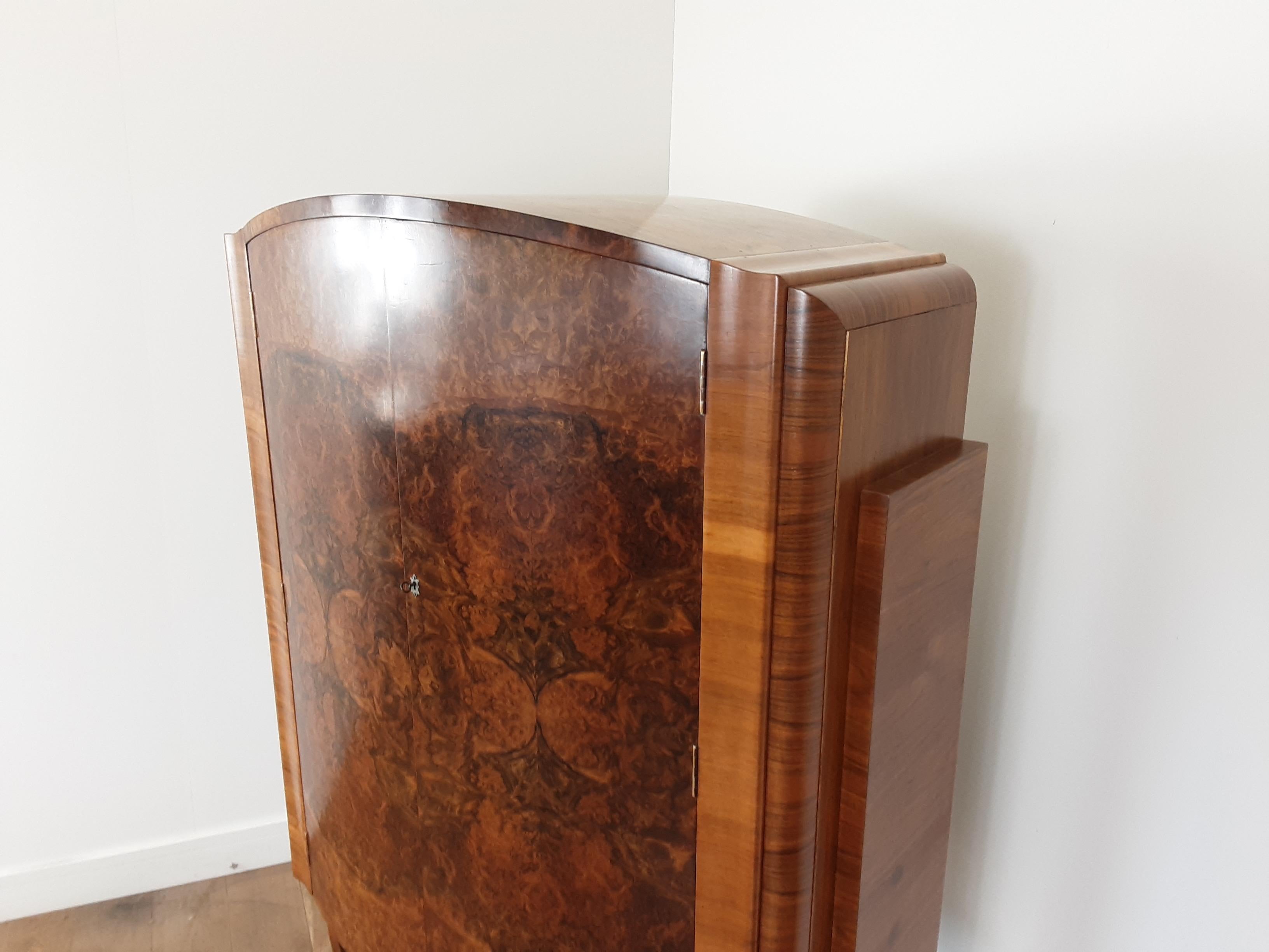 Hille Art Deco U Base Cocktail Bar in Figured Walnut, circa 1930 In Good Condition For Sale In London, GB