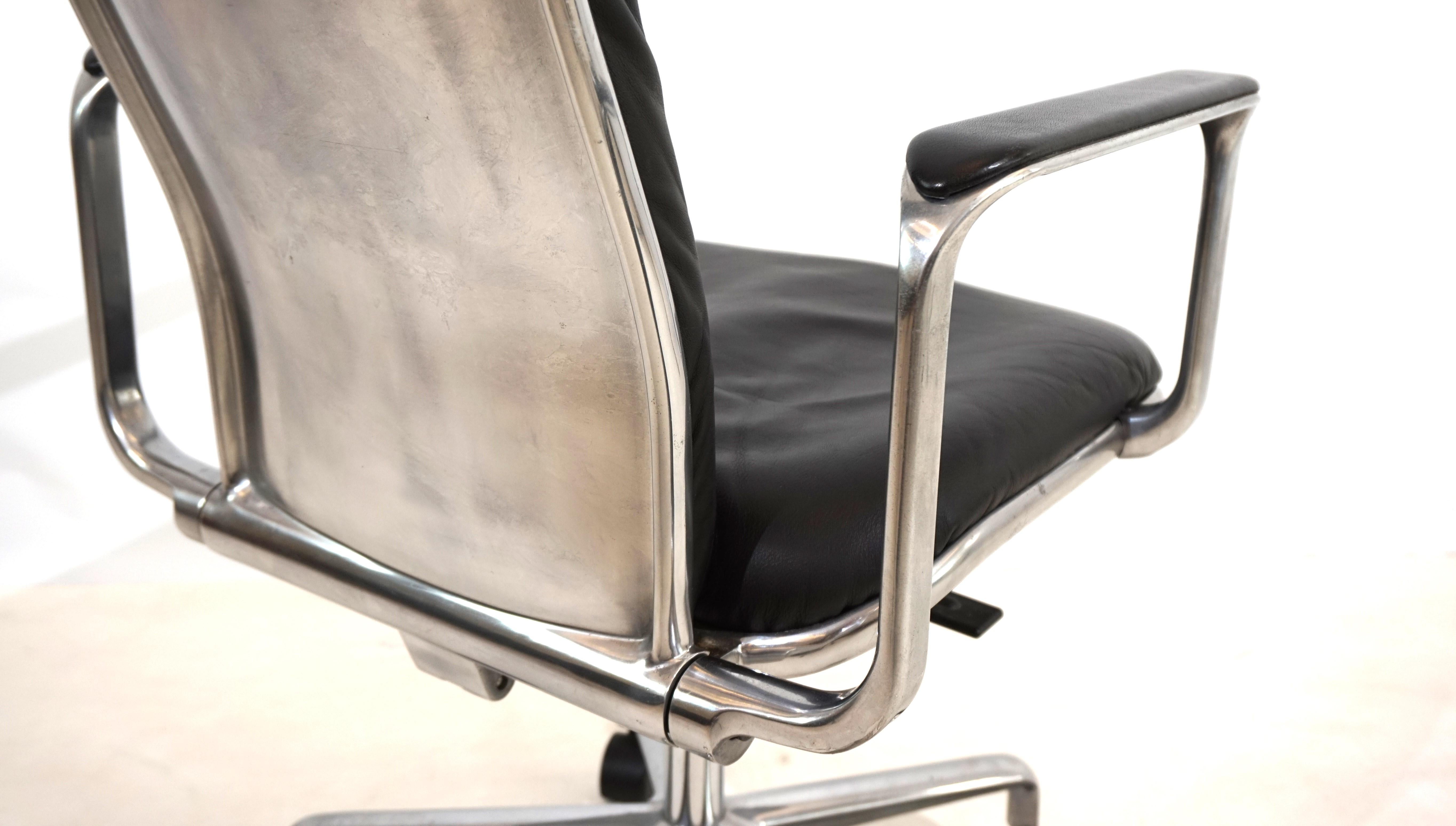Aluminum Hille/ICF Supporto office chair by Frederick Scott