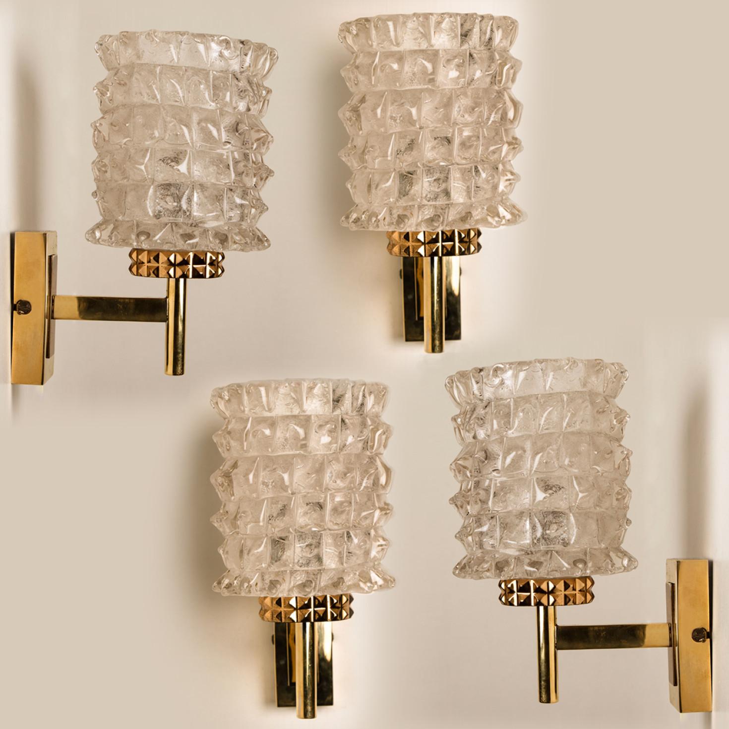 Clean lines to complement all decors. A wonderful high-end Hillebrand wall light fixture with brass details and thick textured glass.

The wall sconce holds 1 E14 socket max 40 Watt. Also LED compatible.
The size: Depth 5,9 