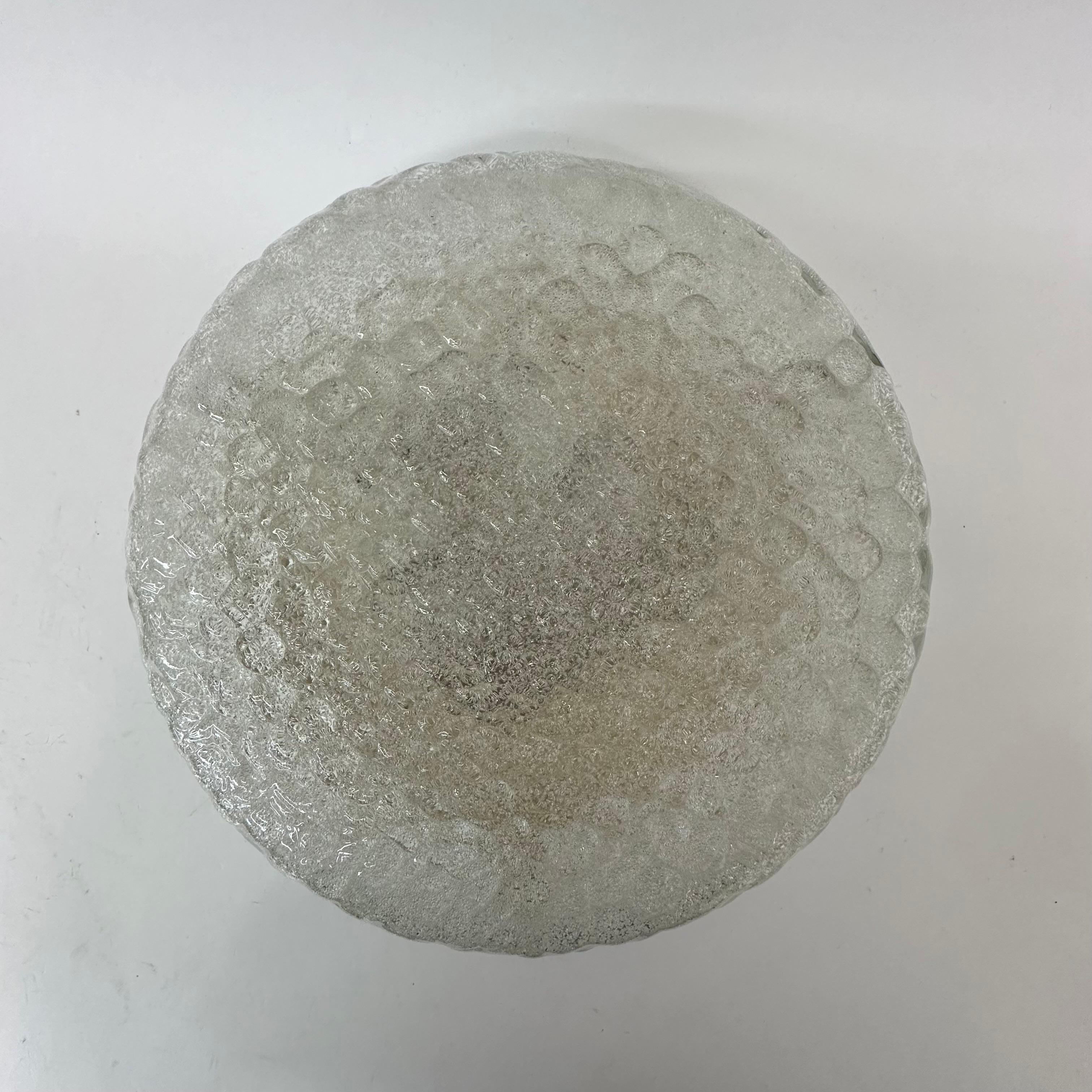 Allemand Plafonnier en verre glacé à bulles Hillebrand, années 1970 en vente