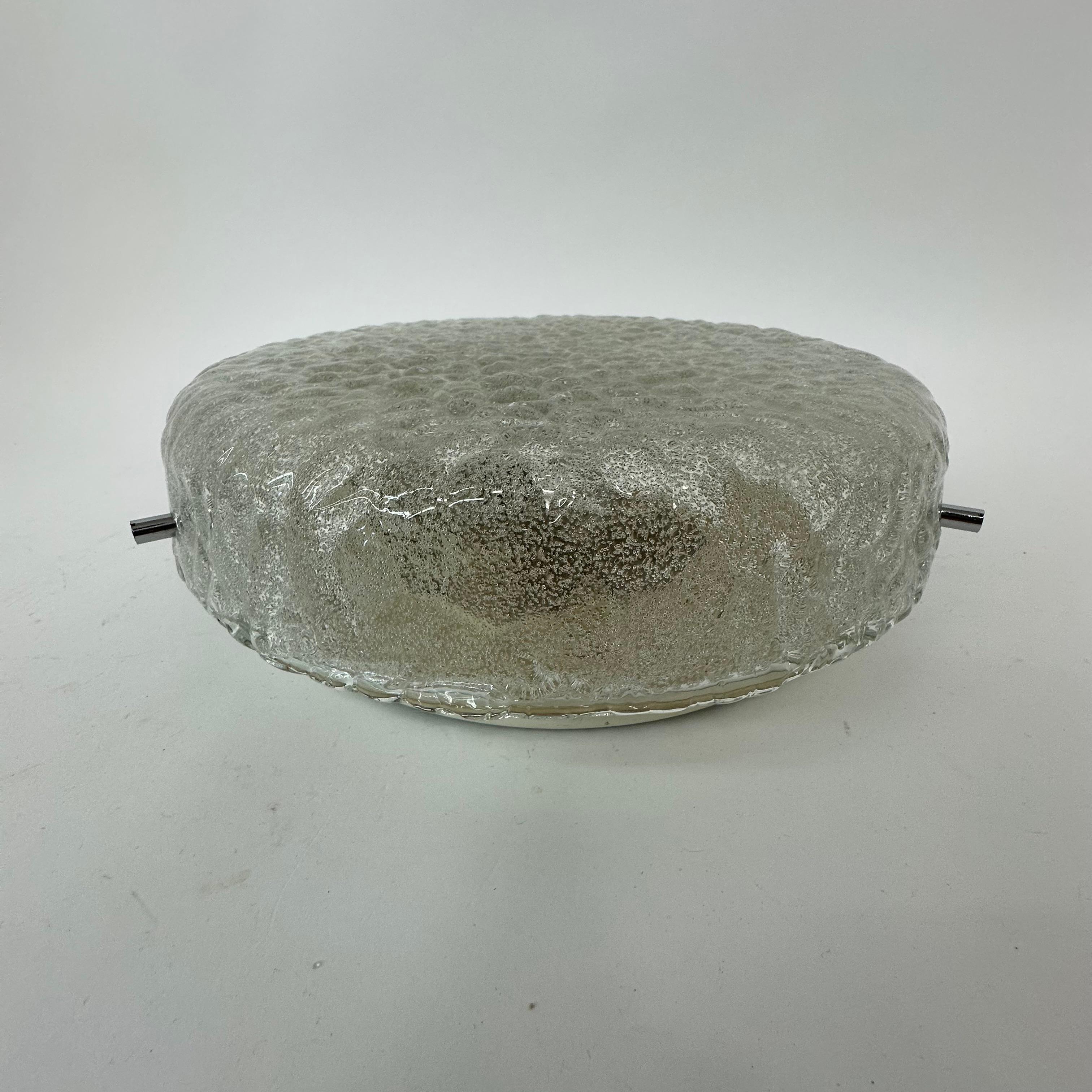 Plafonnier en verre glacé à bulles Hillebrand, années 1970 Bon état - En vente à Delft, NL
