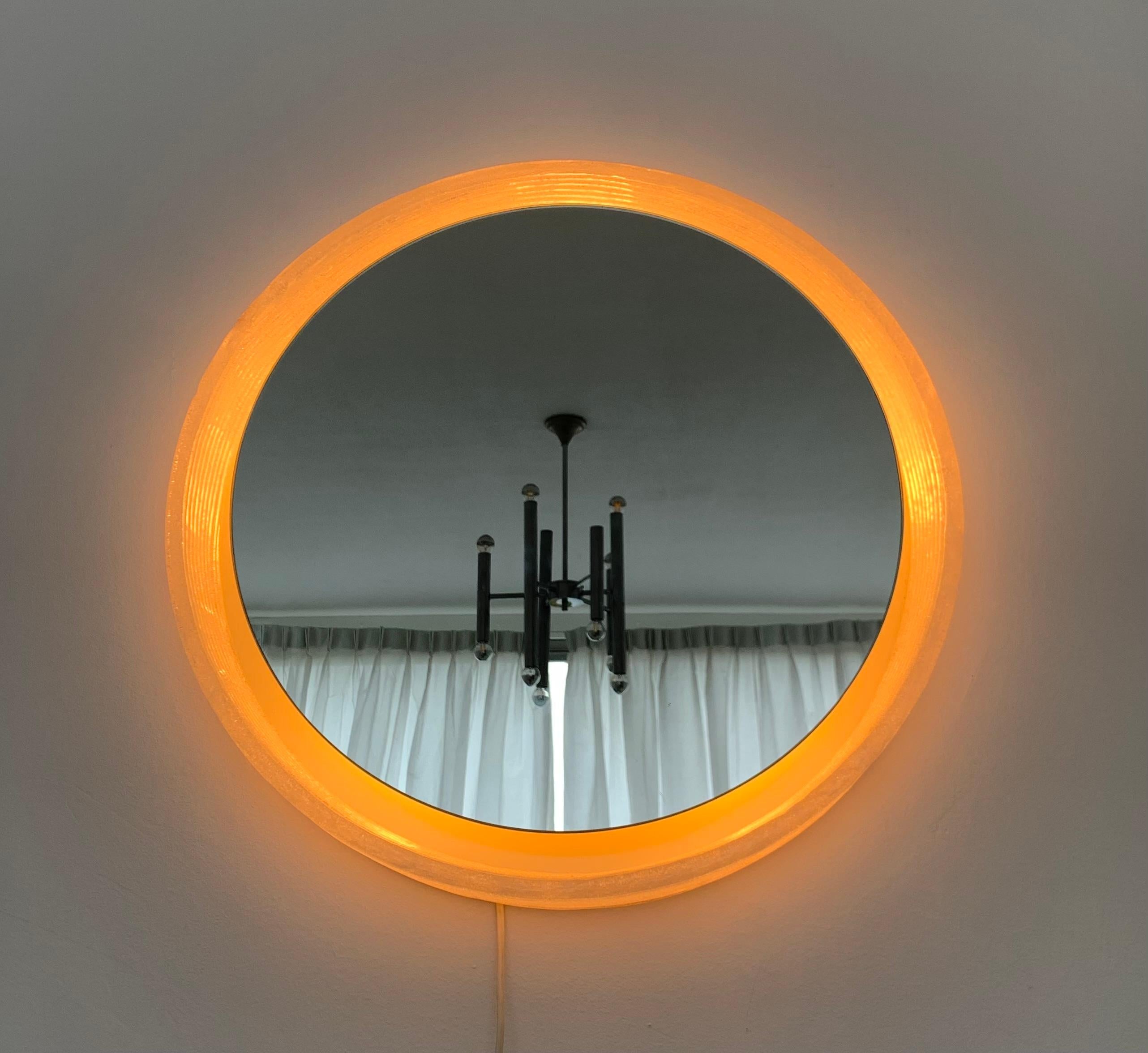 Miroir Hillebrand en lucite avec rétro-éclairage, années 1970 en vente 9