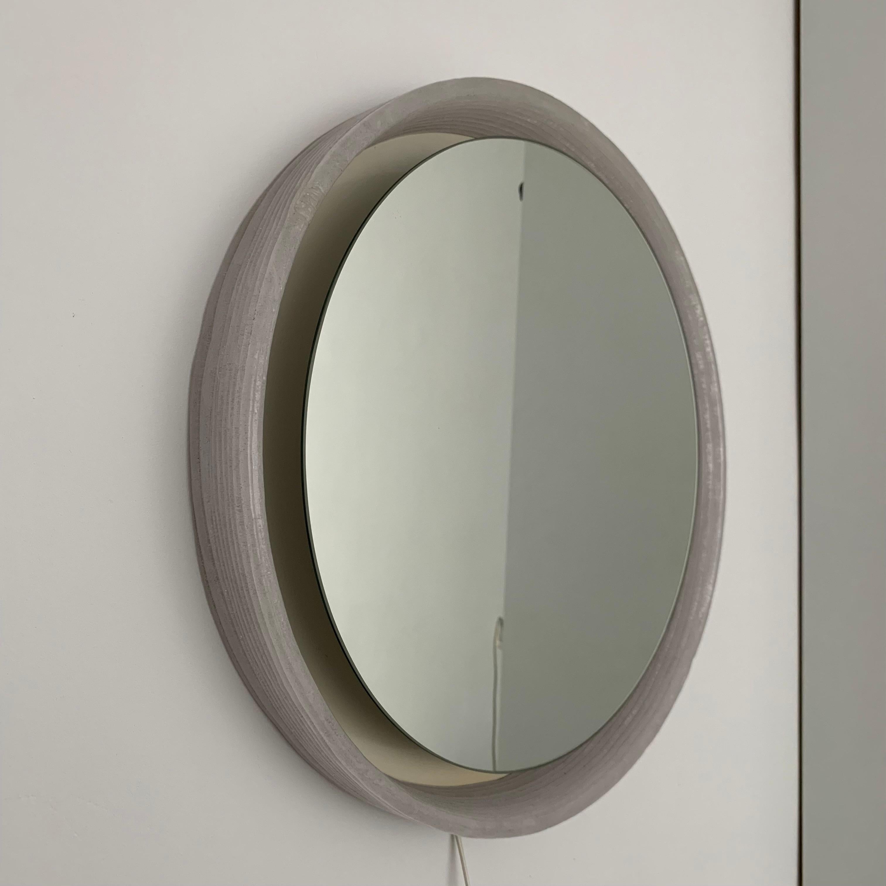 Miroir Hillebrand en lucite avec rétro-éclairage, années 1970 Bon état - En vente à Delft, NL