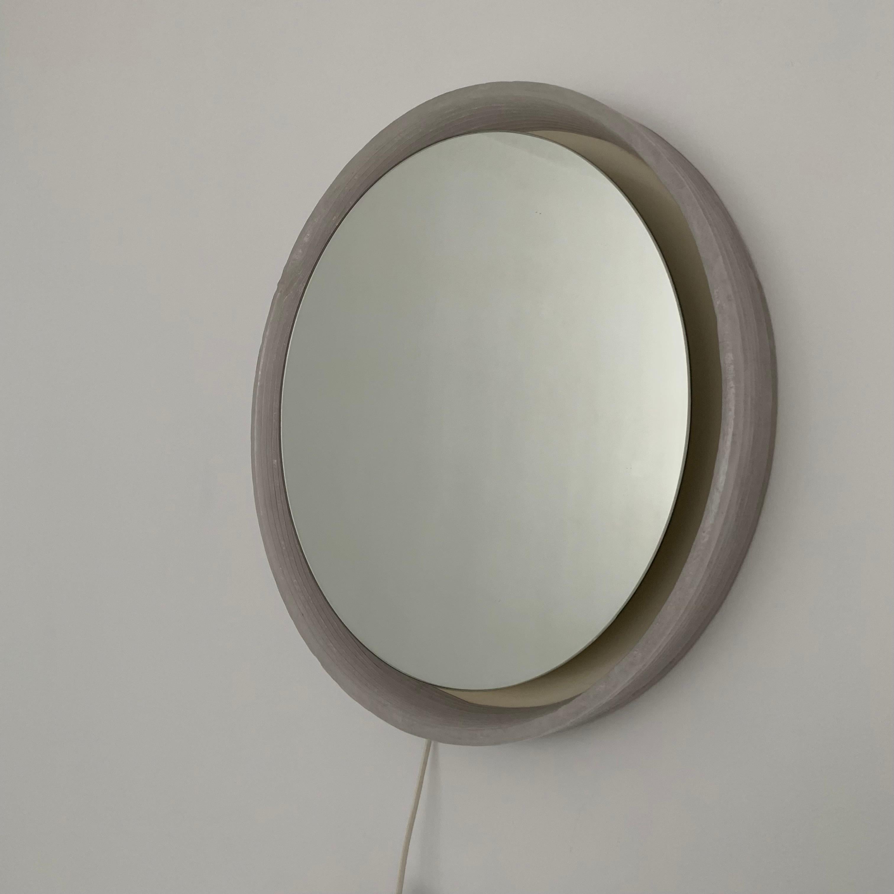 Lucite Miroir Hillebrand en lucite avec rétro-éclairage, années 1970 en vente