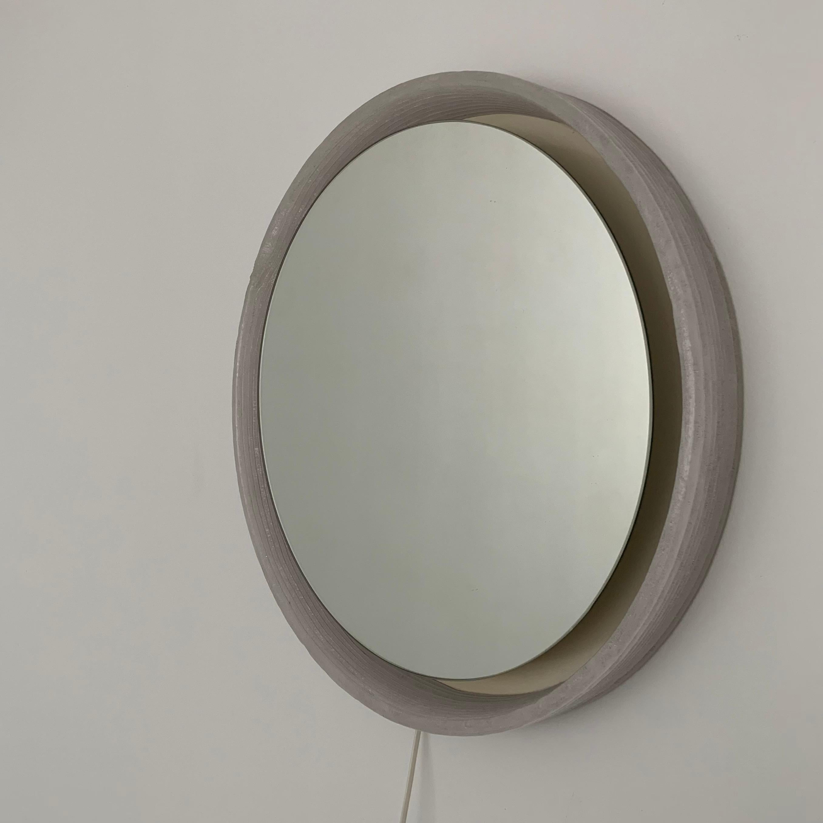 Miroir Hillebrand en lucite avec rétro-éclairage, années 1970 en vente 2