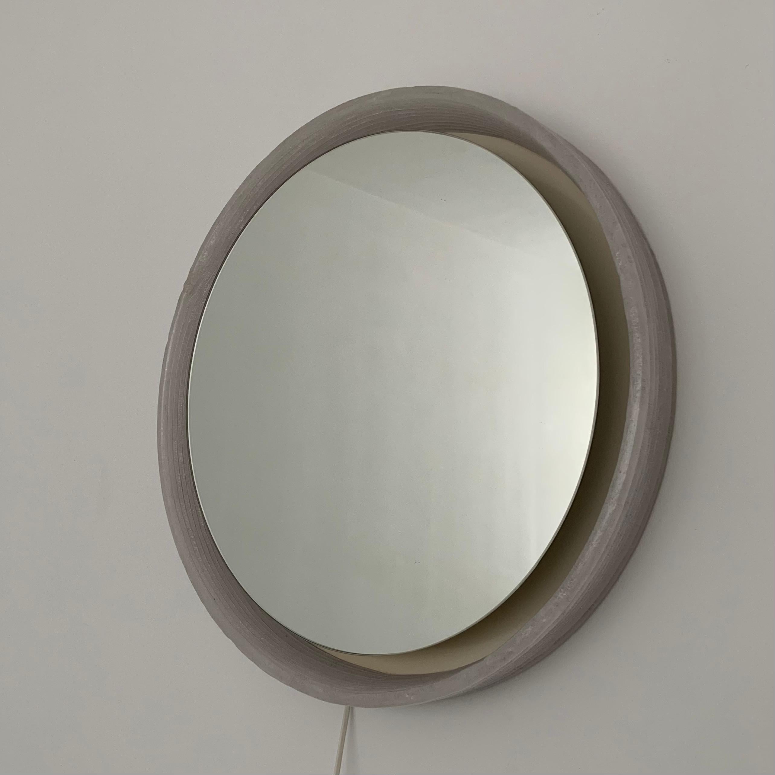 Miroir Hillebrand en lucite avec rétro-éclairage, années 1970 en vente 3