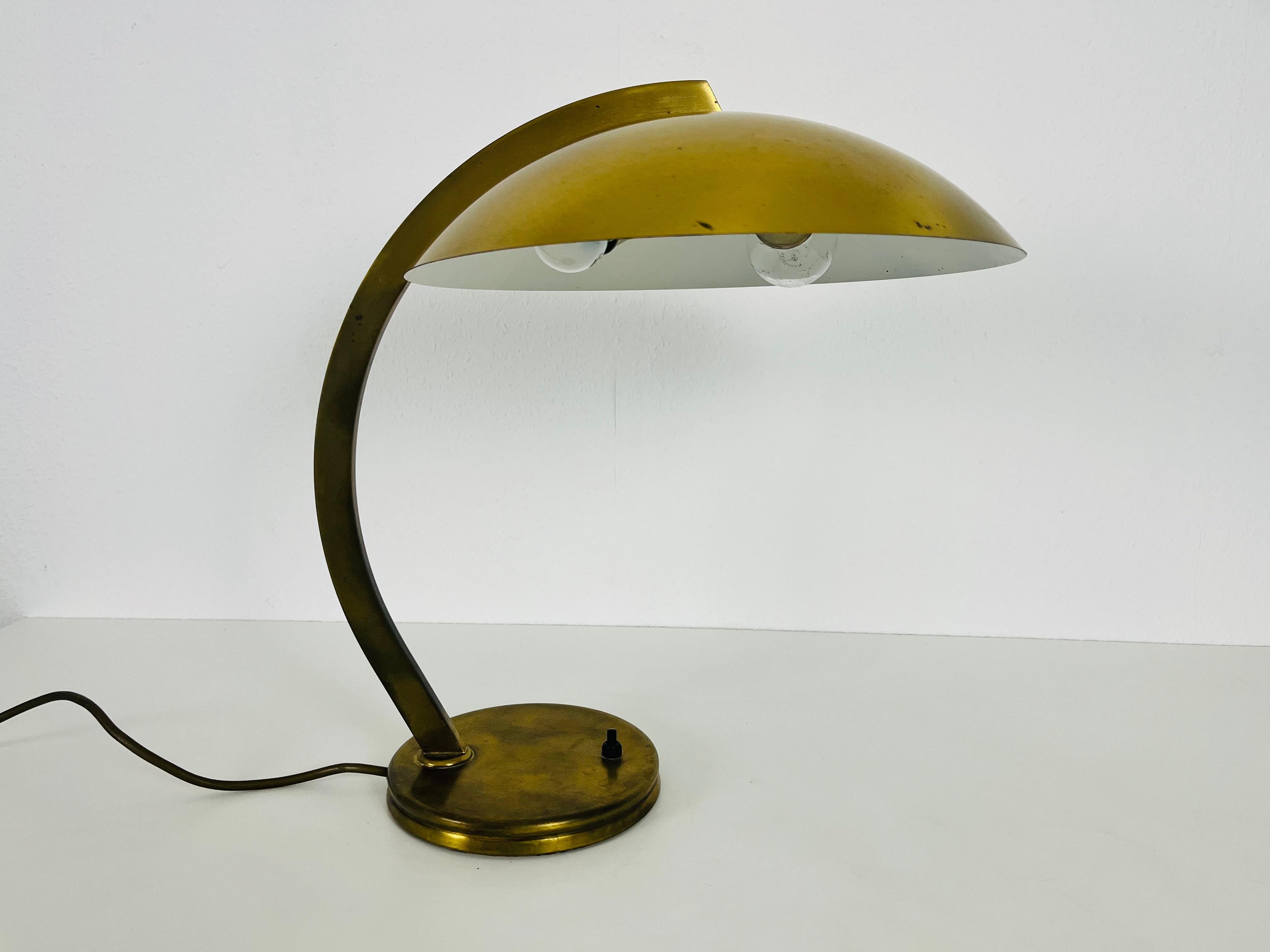 Mid-Century Modern Hillebrand Lampe de table en laiton massif du milieu du siècle, années 1960, Allemagne en vente