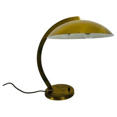 Lampada da tavolo Hillebrand in ottone pieno del Medioevo, anni '60, Germania