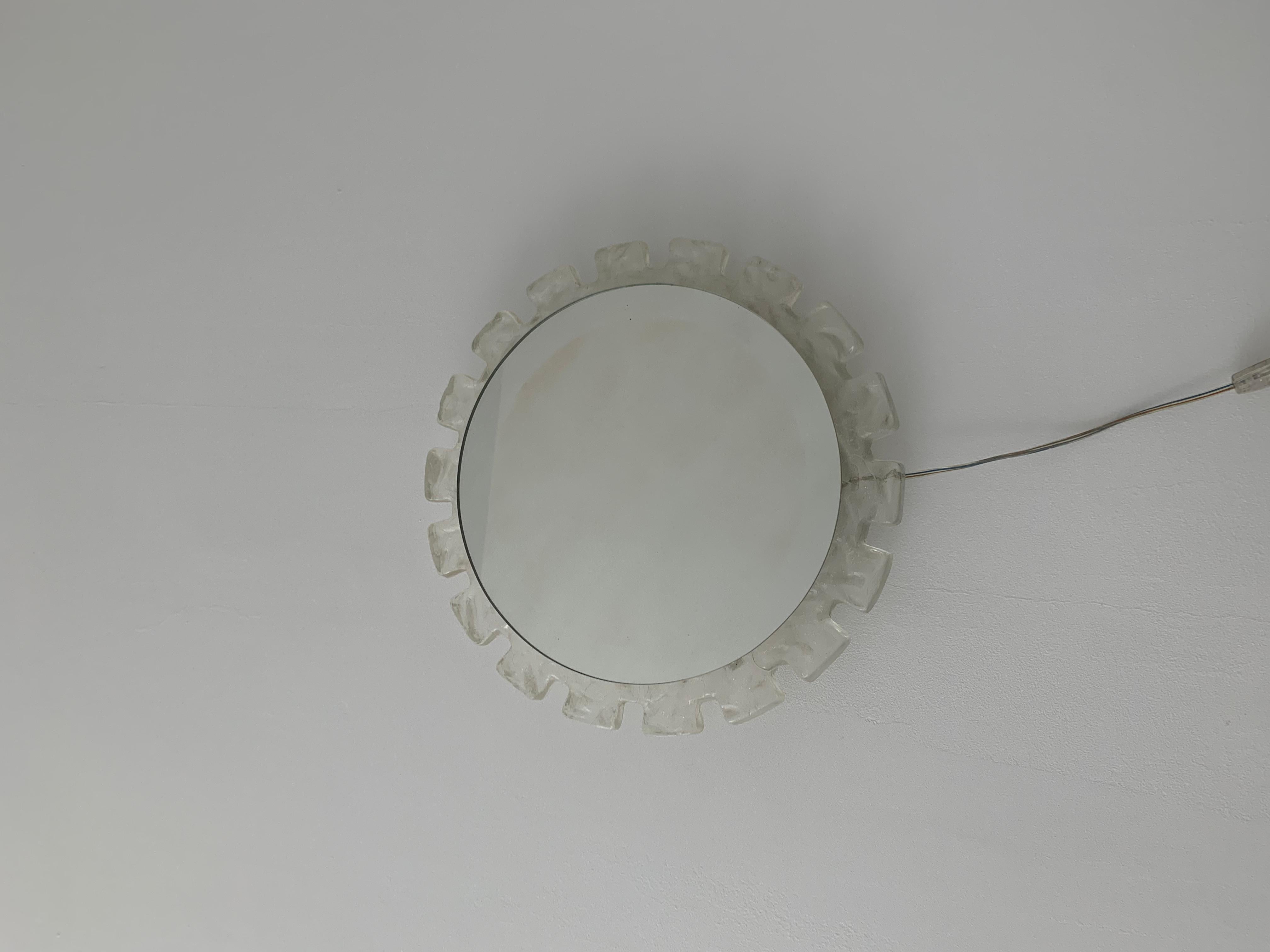 Lucite Hillebrand - Miroir mural vintage en lucite avec arrière-plan, Allemagne, années 1970 en vente