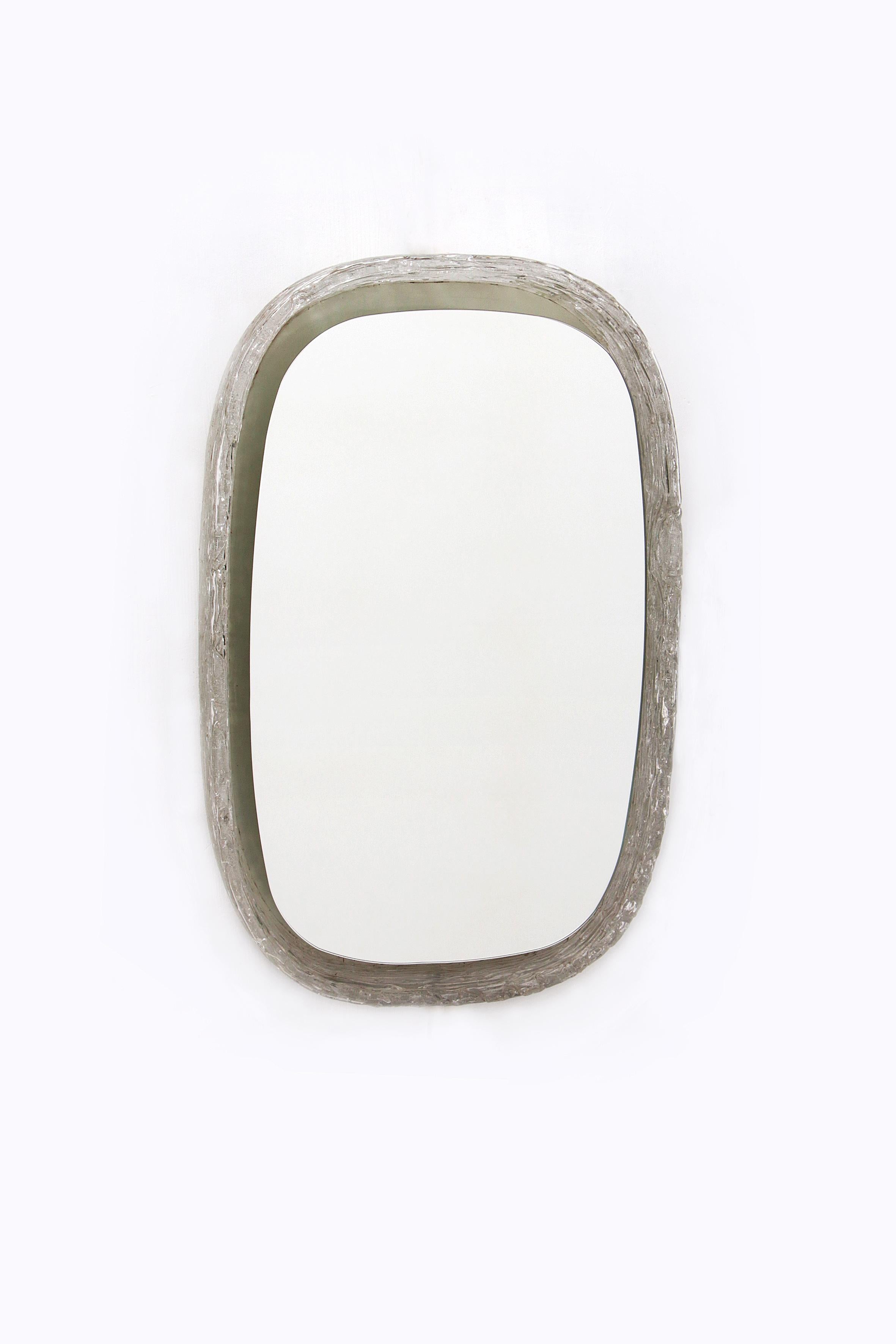 Hillebrand Vintage Ovaler beleuchteter Wandspiegel aus Plexiglas, 1960er Jahre, Deutschland

Der schöne Spiegel von Hillebrand ist aus Metall mit Plexiglas und wurde in den 1960er Jahren hergestellt.

Dies ist ein ovales Modell mit schöner