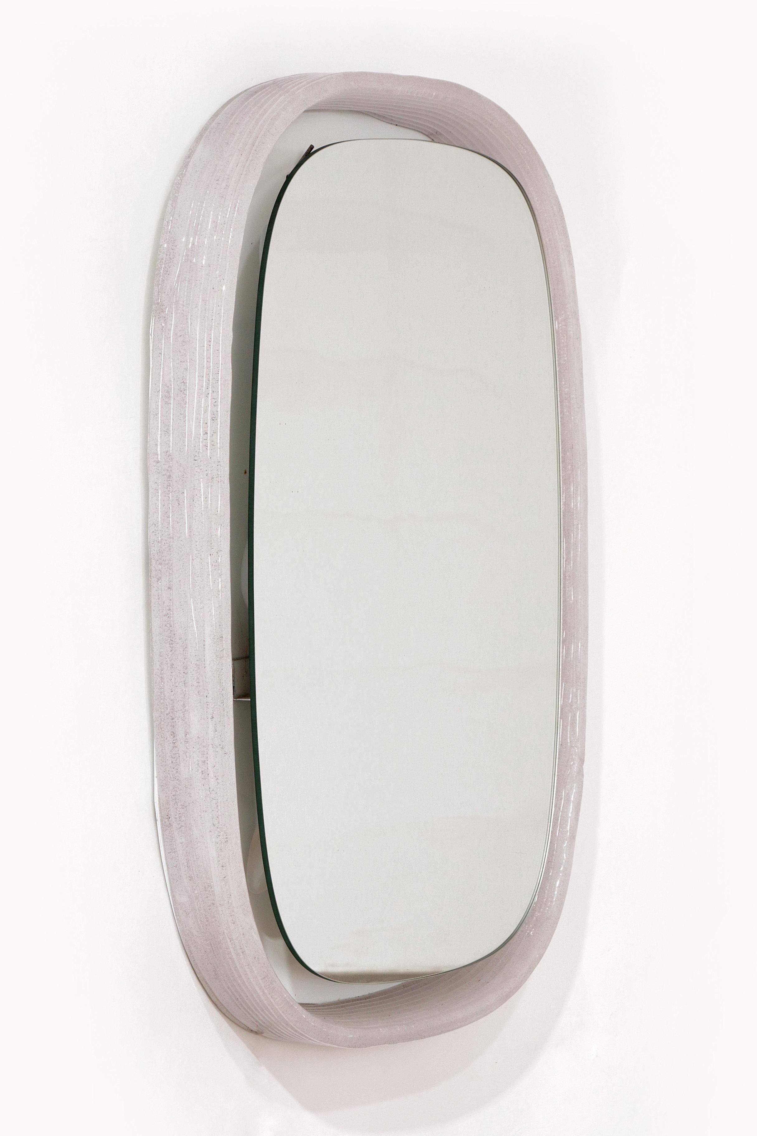 Specchio da parete ovale illuminato Hillebrand Vintage Plexiglass bianco 1960s In condizioni ottime a Oirlo, LI