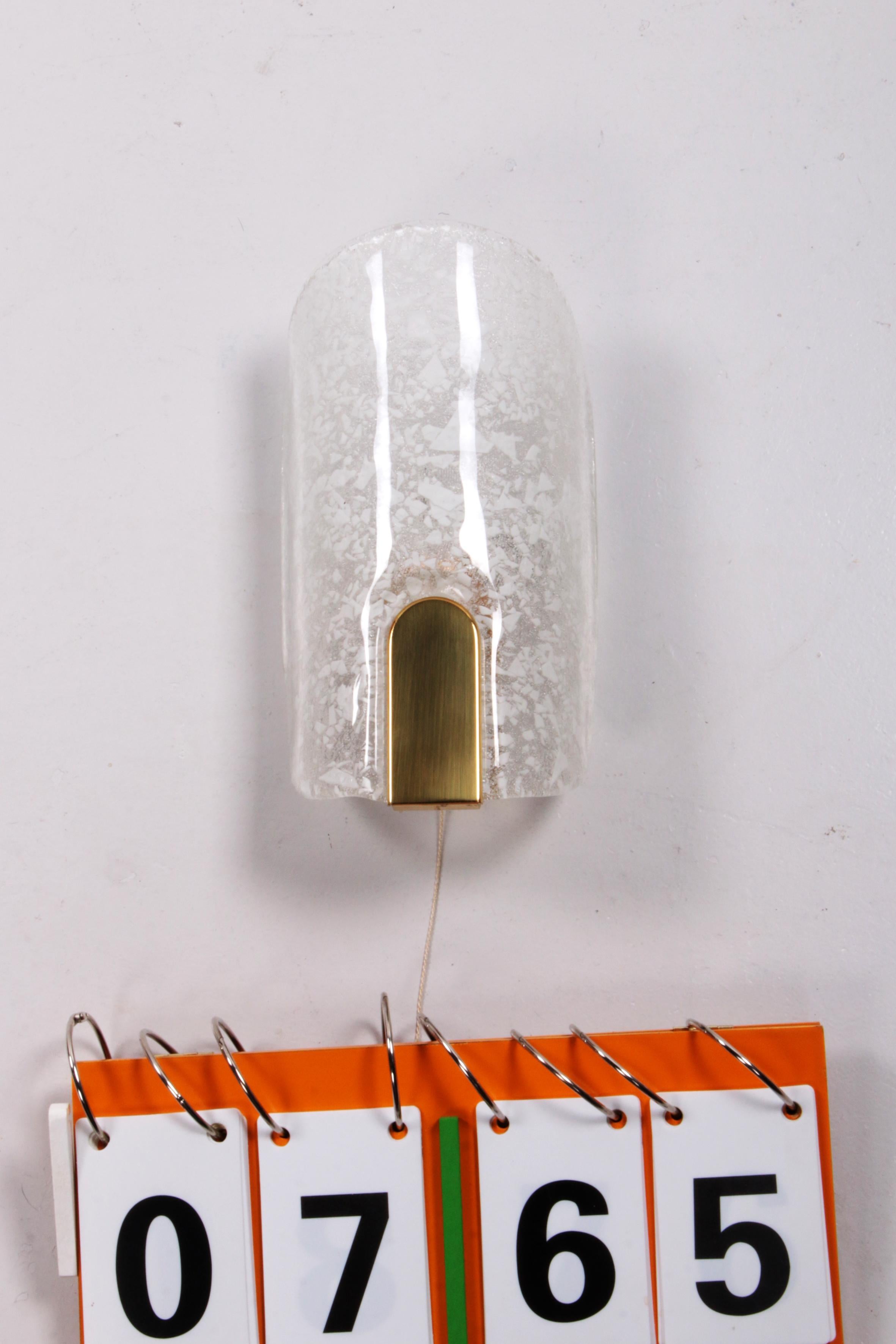 Lampada da parete Hillebrand con vetro e ottone, 1970 in vendita 5