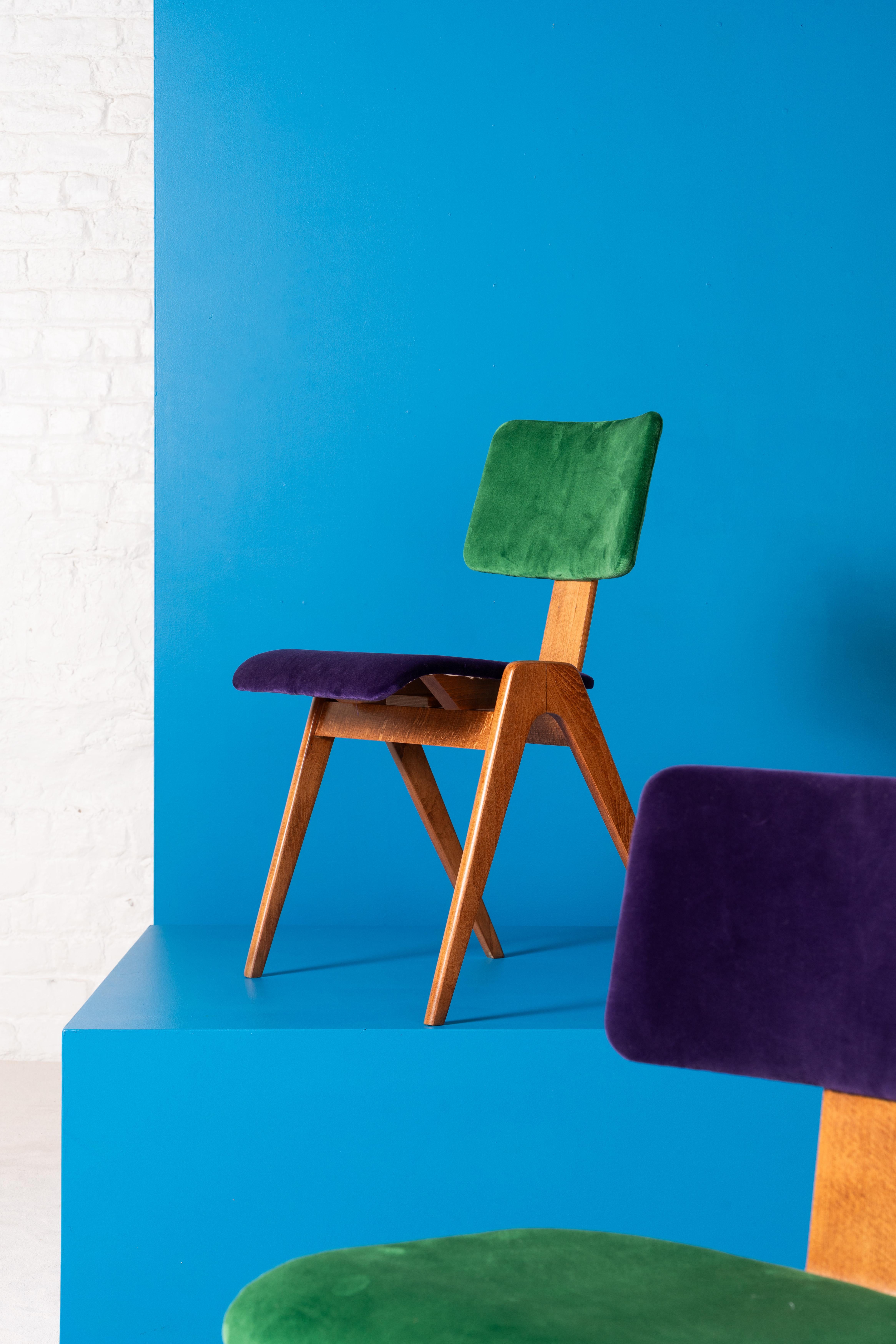 Office chair by the British designer couple Lucienne 
Robin Day. Ultra elegant profile with its compass base that extends into an armrest. Seat and backrest  upholstered in a beautiful green and burgundy fabric.