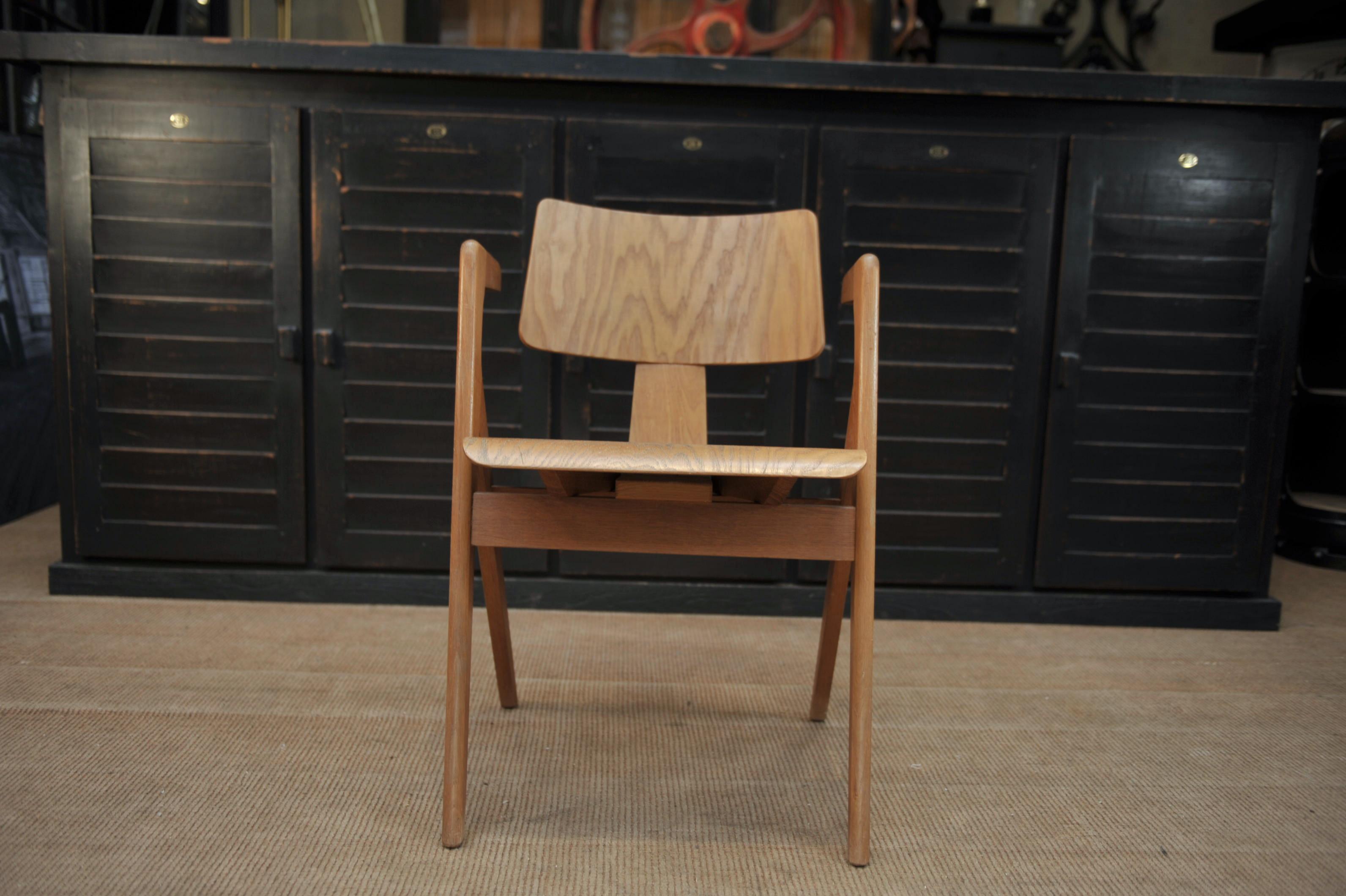 Hillestak Oak Armchair by Robin Day for Hille, Circa 1950 In Good Condition For Sale In Roubaix, FR